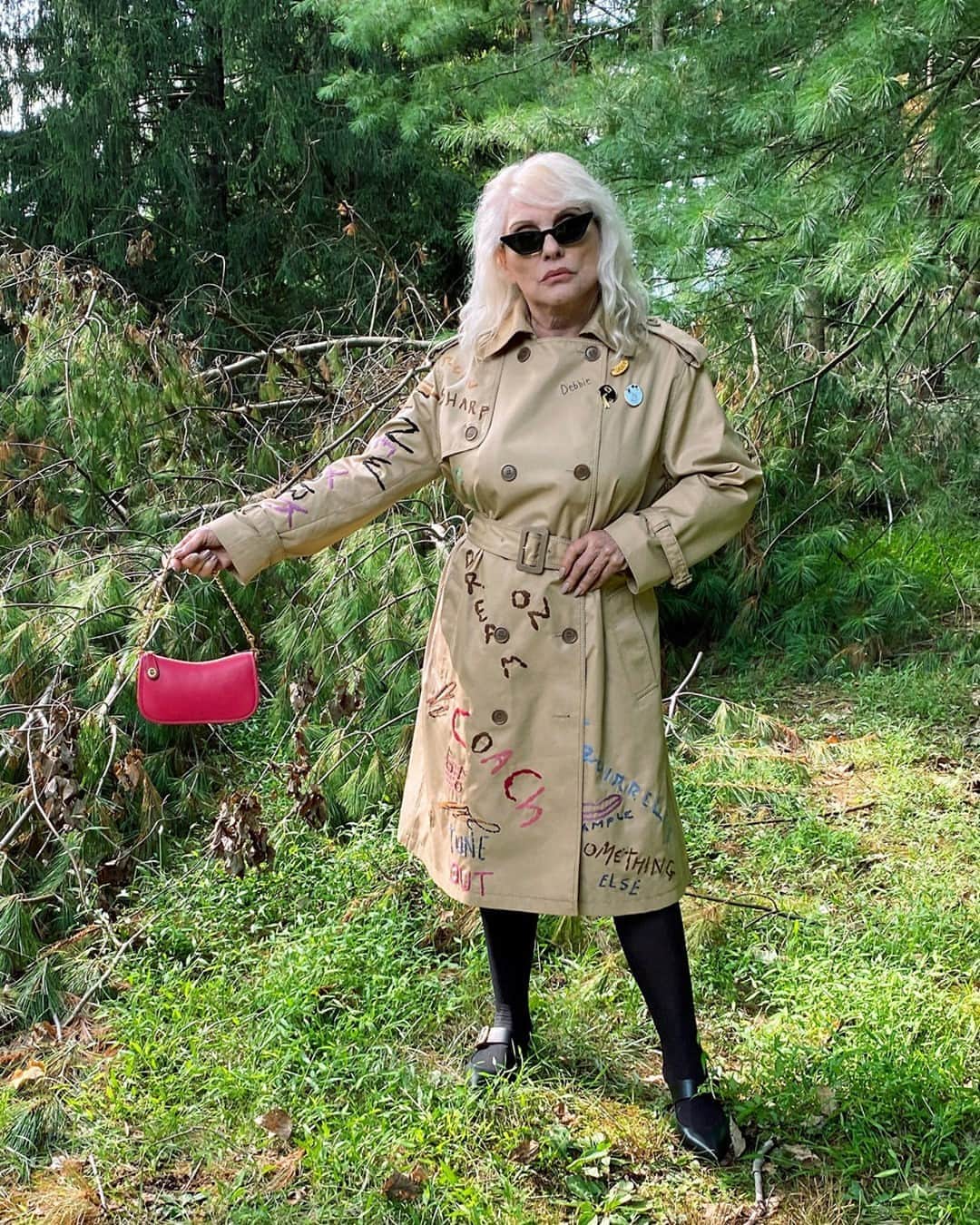 British Vogueさんのインスタグラム写真 - (British VogueInstagram)「Good news: In an industry known for celebrating youth and newness, older models – particularly the fabulous septuagenarians #DebbieHarry, #CatherineDeneuve and #PenelopeTree – are moving the dial in fashion this season. After a period of pandemic-induced reflection, designers in each of the fashion capitals cast women of all ages, ethnicities and sizes to wear their condensed collections. Click the link in bio for more on the rise of the 70-plus style influencer.」9月30日 18時06分 - britishvogue