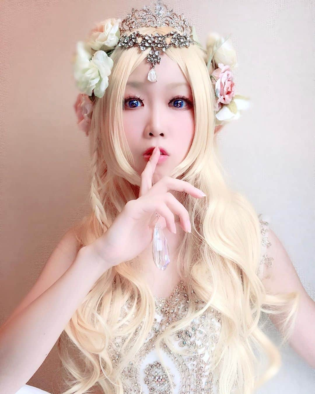 じゅみさんのインスタグラム写真 - (じゅみInstagram)「#cosplay﻿ ﻿ ✰⋆�｡:ﾟ･*☽:ﾟ･⋆�｡✰⋆�｡:ﾟ･*☽:ﾟ･⋆�｡✰⋆�｡:ﾟ･*☽﻿ ﻿ 創作コスプレ﻿ ギリシャ神話より『セイレーン』﻿ ﻿ ✰⋆�｡:ﾟ･*☽:ﾟ･⋆�｡✰⋆�｡:ﾟ･*☽:ﾟ･⋆�｡✰⋆�｡:ﾟ･*☽﻿ ﻿ ﻿ 船乗りを歌声で誘惑する海の怪物🌊﻿ ﻿ 今回は怪物…というより﻿ ちょっと神秘的なイメージを強く﻿ スタイリングandメイクしてみました💁‍♀️﻿ ﻿ ﻿ このあと水にはいって撮影したので﻿ 水中写真はほぼすっぴん😇﻿ ﻿ ﻿ またアップします⤴️﻿ ﻿ ﻿ #創作 #作品撮り﻿ #撮影 #コスプレ #cosplayer﻿ #擬人化 #ギリシャ神話 #セイレーン﻿ #seiren #コスプレイヤー﻿ #cosplay #水中撮影﻿ #コスプレ﻿ #潜水撮影 #orginalcharacter  #人外﻿ #コスプレメイク」9月30日 18時14分 - jumy_as