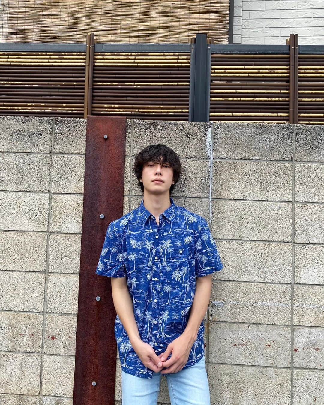 のインスタグラム：「AEジーンズにTシャツやシャルのトータルコーディネートで夏を満喫👌 - @rintaro_asari #regram #AExME #AEJeans #AE #americaneaglejp #アメリカンイーグル #メンズデニム #デニムコーデ」