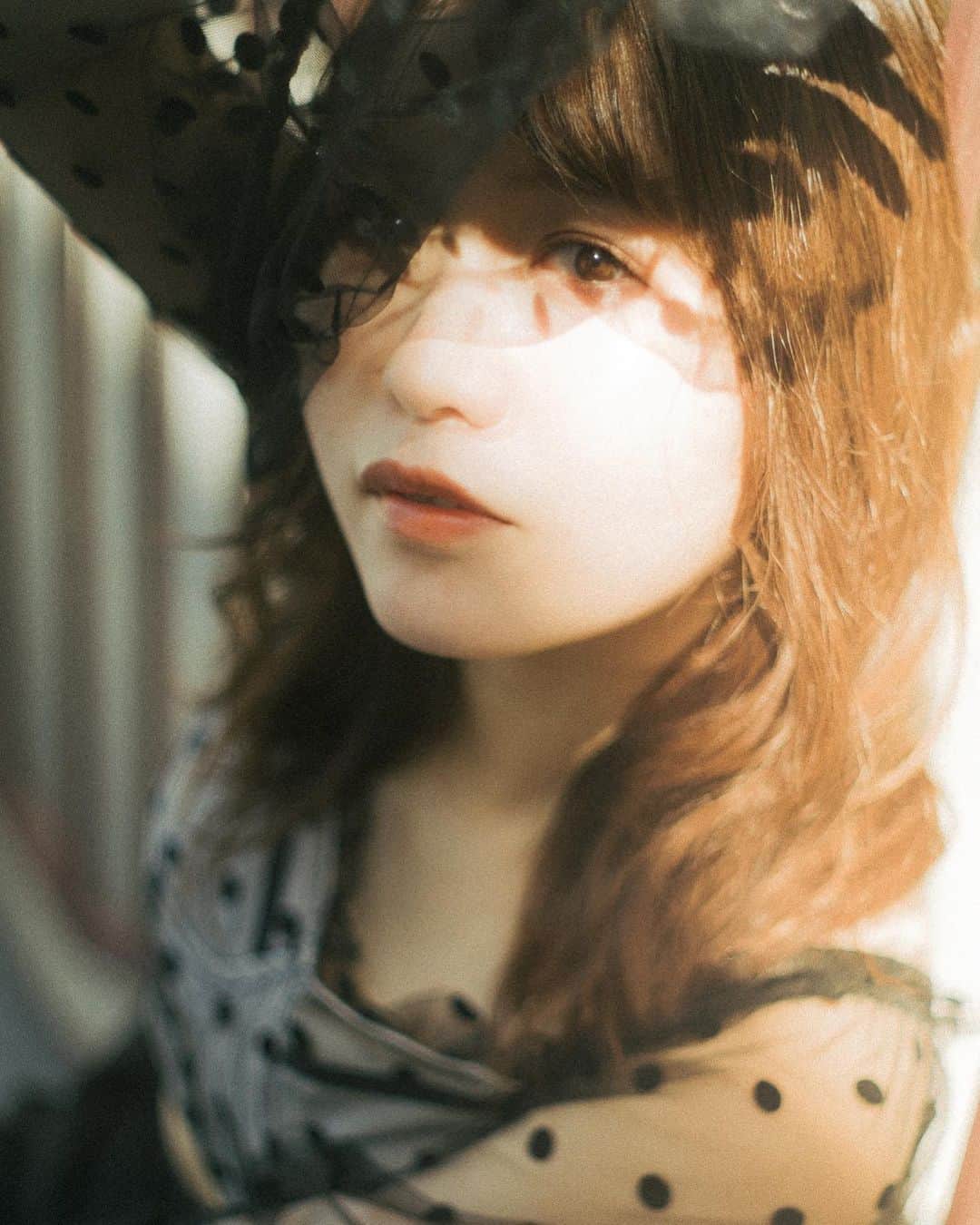 弘松菜摘のインスタグラム：「﻿ 生まれました﻿ 一つ歳をとりました﻿ ﻿ ﻿ 今年は成長する年にしたいです！﻿ 甘えない！あとたくさん笑いたい！﻿ ﻿ ﻿ 支えてくださる皆様﻿ 仲良くしてくださる皆様﻿ 今後ともよろしくお願いします🥺﻿ ﻿ ﻿ ﻿ ﻿ #儚くて何処か愛おしい様な」