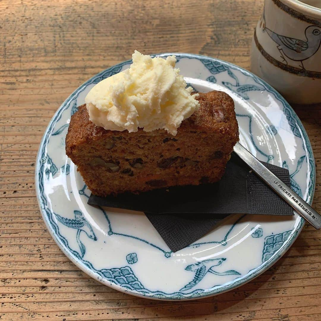 林萌々香さんのインスタグラム写真 - (林萌々香Instagram)「carrot cake🥕 カップとお皿がどっちも鳥柄だった🕊 たまたまかな〜」9月30日 18時19分 - momoka_hayashi