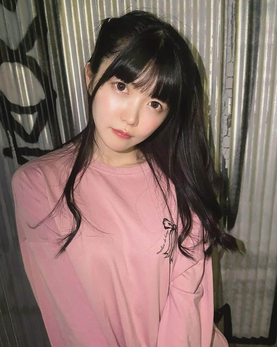 小野寺梓さんのインスタグラム写真 - (小野寺梓Instagram)「ロンＴかわいい！ さやぴちゃん(@chuuu_12168 )のpiumさん(@piumofficial )から頂きました𓃺𓈒𓏸 すっごくかわいいの！！！ 同居人も気に入って色違いの黒買ってた！！！ お洋服プロデュースするってすごいなあ…！ 私はまずセンスの良いグッズをプロデュースしたい(:3_ヽ)_ ・ ・ #pium #ロンt  #さやぴ ちゃん #ハーフツイン #小野寺梓 #白キャン #真っ白なキャンバス」9月30日 18時21分 - onoderaco