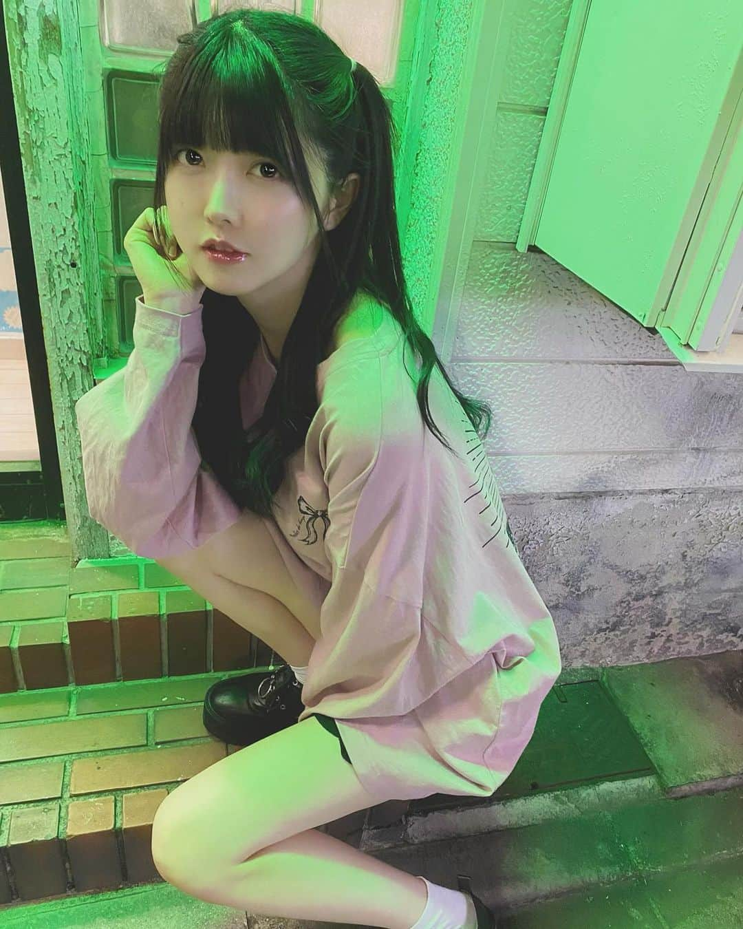 小野寺梓さんのインスタグラム写真 - (小野寺梓Instagram)「ロンＴかわいい！ さやぴちゃん(@chuuu_12168 )のpiumさん(@piumofficial )から頂きました𓃺𓈒𓏸 すっごくかわいいの！！！ 同居人も気に入って色違いの黒買ってた！！！ お洋服プロデュースするってすごいなあ…！ 私はまずセンスの良いグッズをプロデュースしたい(:3_ヽ)_ ・ ・ #pium #ロンt  #さやぴ ちゃん #ハーフツイン #小野寺梓 #白キャン #真っ白なキャンバス」9月30日 18時21分 - onoderaco