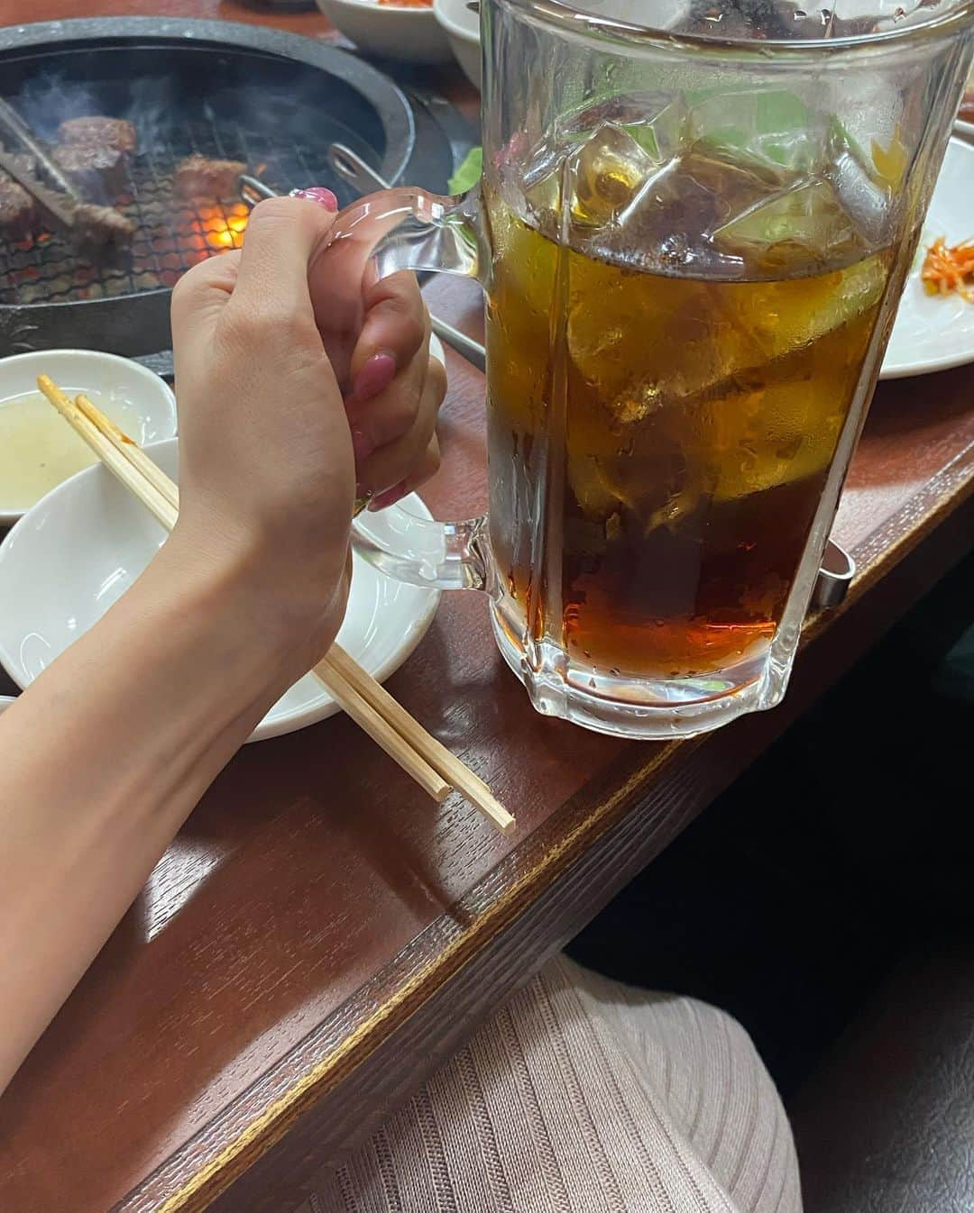 新部宏美さんのインスタグラム写真 - (新部宏美Instagram)「巨大グラスで乾杯🍻 * ポンコツ君、お誕生日おめでとう🥳ハートのお肉でお祝いしました♥️♥️♥️ * * * #焼肉#炭火焼肉#炭火焼き#お肉大好き#お誕生日ケーキ#お誕生日プレート#肉スタグラム#新橋#新橋グルメ#新橋飲み#大ジョッキ#yakiniku」9月30日 18時22分 - piromin_1202