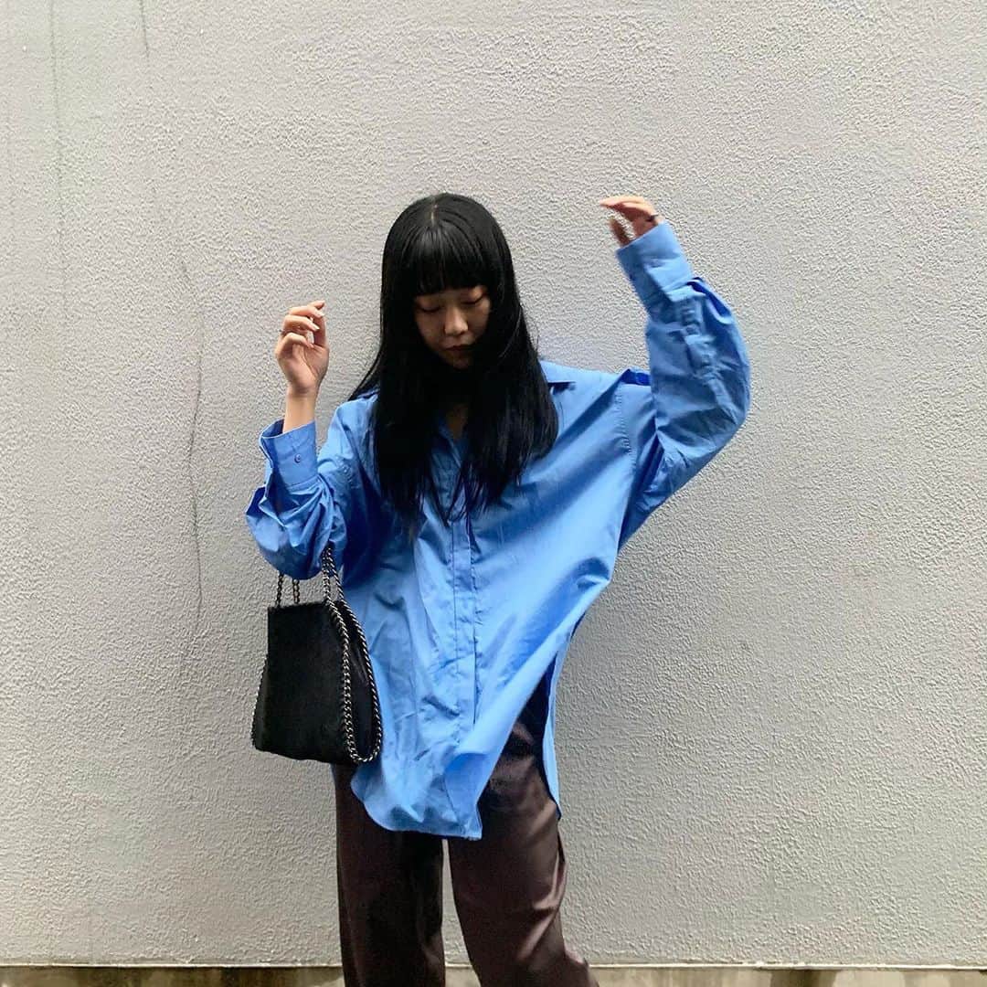 山下恵奈のインスタグラム：「#えなめるフク  インナーキャミにしたらめっちゃ寒かった日  #ZARA#シャツコーデ#ootd4nylonjp」