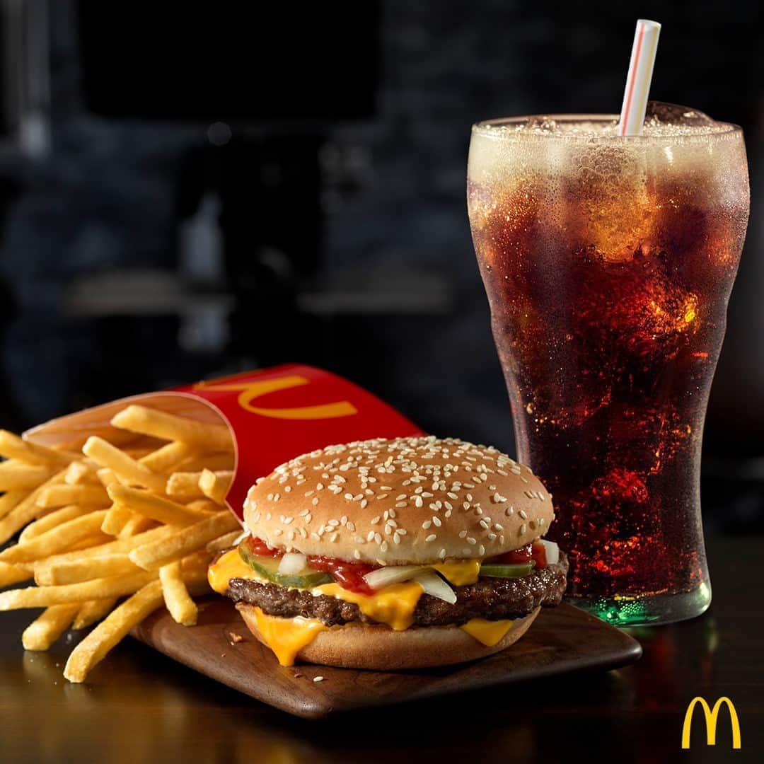 McDonald's Philippinesのインスタグラム：「A thick juicy patty with melted cheese, paired with our World-Famous Fries and your favorite drink —now that’s a meal! 🙌🍔 Have a Quarter Pounder with Cheese Meal today!  Grab one when you Dine-In, Drive-Thru, Take Out, or Pick-Up at the nearest McDo. You can also order via the McDelivery PH App, website, McDo Messenger, or call 8888-6236 (for NCR).」