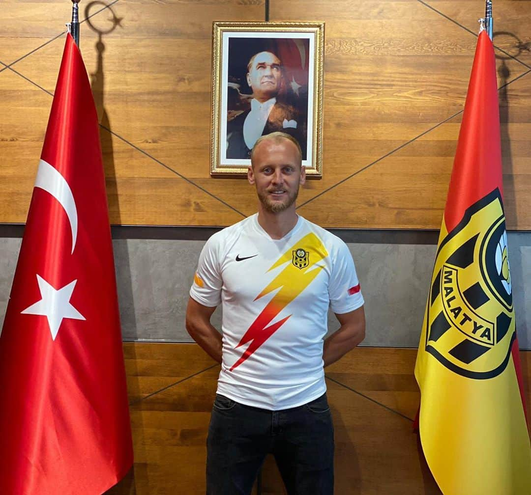 セミフ・カヤのインスタグラム：「Yeniden Türkiye’de olmanın mutluluğunu yaşıyorum!  Bu sezon Yeni Malatyaspor’un başarısı için mücadele edeceğim 👊🏻Transferimde emeği geçen Hamza Hamzaoğlu hocamıza, başkanımıza ve yönetim kuruluna teşekkür ederim. @yenimalatyaspor」