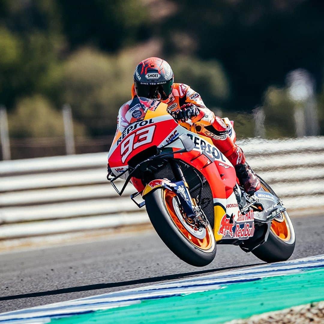 レプソル・ホンダのインスタグラム：「A little #tbt #WheelieWednesday action from the Jerez Test @oakley  ⠀⠀⠀⠀⠀⠀⠀⠀⠀ #Hashtag」