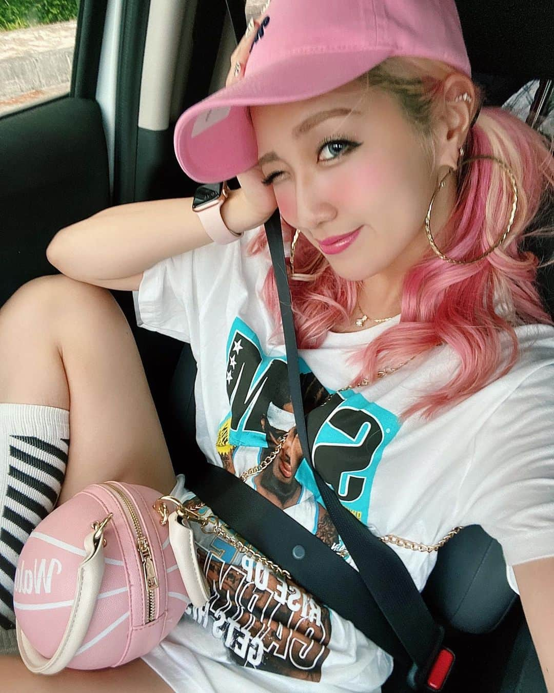 Yumikaさんのインスタグラム写真 - (YumikaInstagram)「キャップもTシャツも @mitchellandness_japan 🏀💖  #medistore #ストリートファッション #instafashion #pinkhair #carmeloanthony #アウターコンク #offwhite」9月30日 18時45分 - yuminem923