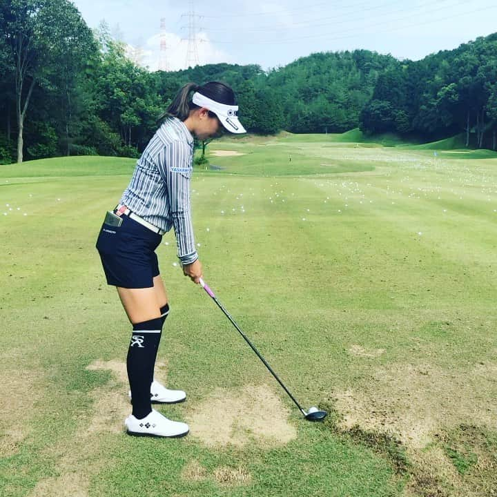 福田真未のインスタグラム：「明日から地元福岡で日本女子オープンが開催されます😍✨⛳️ 福岡は本当にご飯も美味しいし ゴルフ環境も良く大好きな街です〜！ 楽しみながら頑張ります🥰！！  #福岡 #ザ・クラシックゴルフ倶楽部 #安川電機.えんホールディングス の看板🥺✨😎 #野村證券 #井村屋 #YAMAHA @standrews_jp」