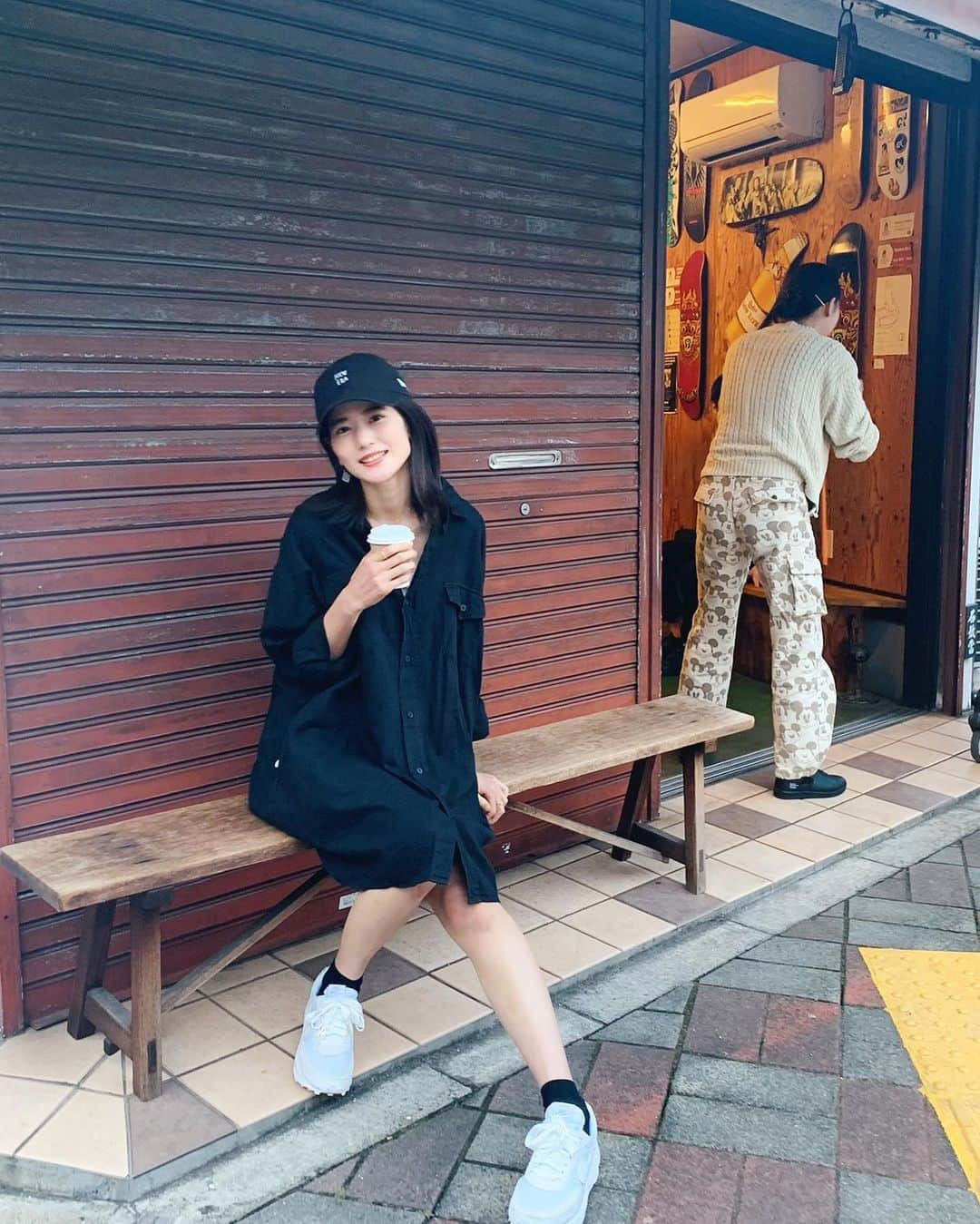 一双麻希 さんのインスタグラム写真 - (一双麻希 Instagram)「今日は秋晴れが気持ちよかったなぁ。 カジュアルスタイルの日☻🧢 今年最後であろうかき氷を食べて、 体が冷えてホットコーヒーを。笑 洋菓子やさんのかき氷に驚き！！😳 今年になって、かき氷の本当の美味しさを知りました👀🍧✨ ・ #9月最後の日 #もう完全に秋 #🍧 #☕️ #大好きなコーヒーやさん #初の洋風かき氷 #コーヒー好き #甘いもの好き #カジュアルスタイル #秋服 #かき氷 #おでかけ #dayoff #coffeetime #autumnfashion #autumnstyle #nike #roughstyle #sneakers #happysmile」9月30日 18時53分 - isso_maki315