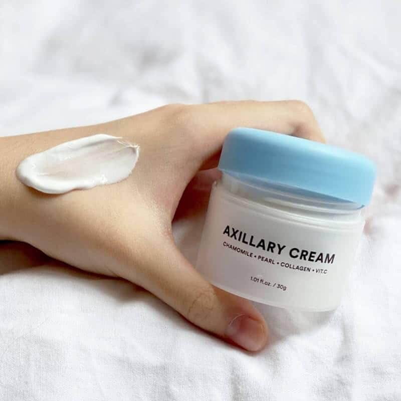 Aurelさんのインスタグラム写真 - (AurelInstagram)「Everwhite Axillary Cream ini, terbukti bikin Ketiak Putih Mulus Bisa untuk semua lipatan kulit (siku, lutut, selangkangan, bokong, dan lainnya). Terbuat dari extract chamomile & butiran mutiara, hasilnya jadi WOW banget! Harganya terjangkau, dan Sudah BPOM  100% aman. Buruan order ya di @everwhiteid . . . Handled by @iconic_sister」9月30日 18時49分 - aurelie.hermansyah