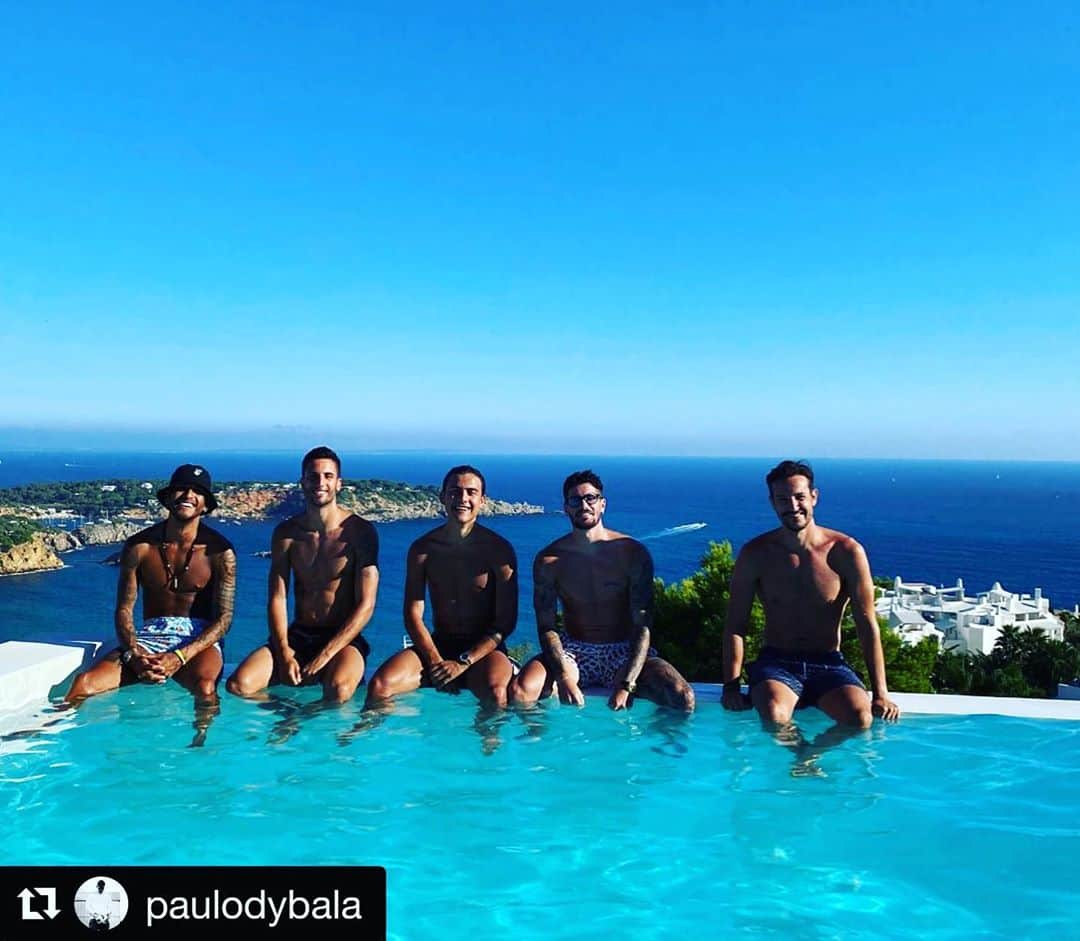 ロベルト・ペレイラさんのインスタグラム写真 - (ロベルト・ペレイラInstagram)「#Repost @paulodybala with @get_repost ・・・ Gang 😆」9月30日 18時51分 - maxipereyra37