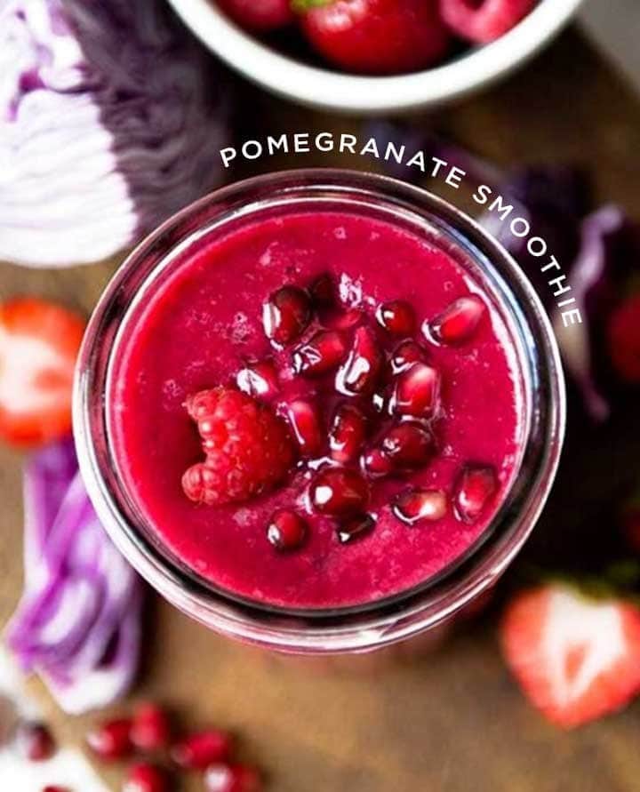 Simple Green Smoothiesさんのインスタグラム写真 - (Simple Green SmoothiesInstagram)「I live for pomegranate season, and get super excited to make a lovely pomegranate smoothie. ’Tis the season for a whole new fruit and veggie palate, and all the goodness that comes with these fresh, new ingredients. ⁠🍓⁠ ⁠ Click @simplegreensmoothies for the full plant-powered recipe! ⁠ ⁠ https://simplegreensmoothies.com/recipes/pomegranate-smoothie」9月30日 19時01分 - simplegreensmoothies
