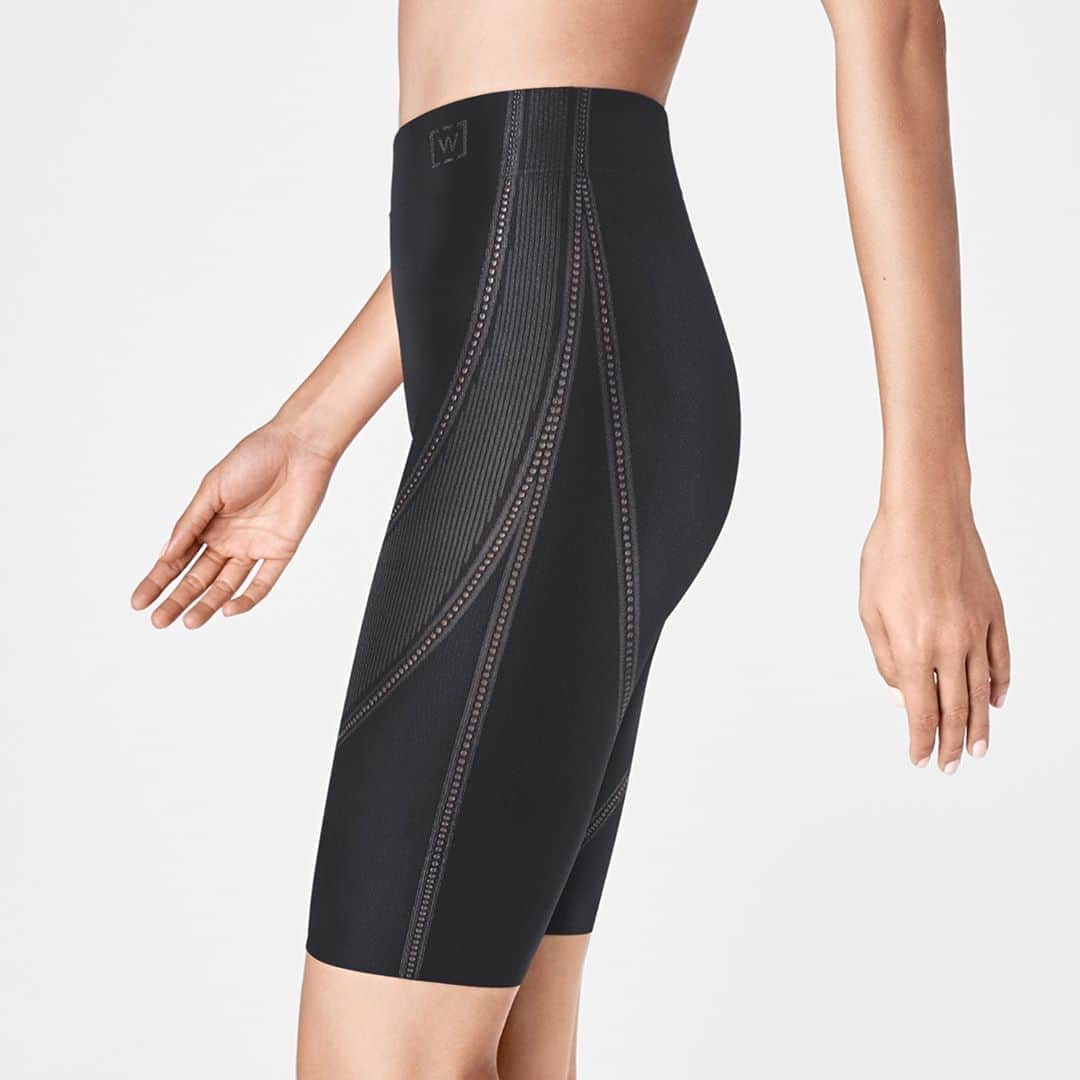 のインスタグラム：「We simply can’t resist the stylish accents on the Zen Biker shorts.⁠ ⁠ #WolfordFashion #WolfordYoga #yogainspiration #autumnwinter2020」