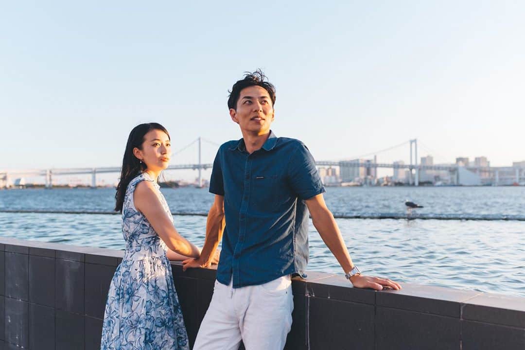 岩間恵のインスタグラム：「🌆  あっつい日の撮影帰りに ともだちに撮ってもらったやつ。  @eeeeeeeno  数分だけだったのにさすが！」