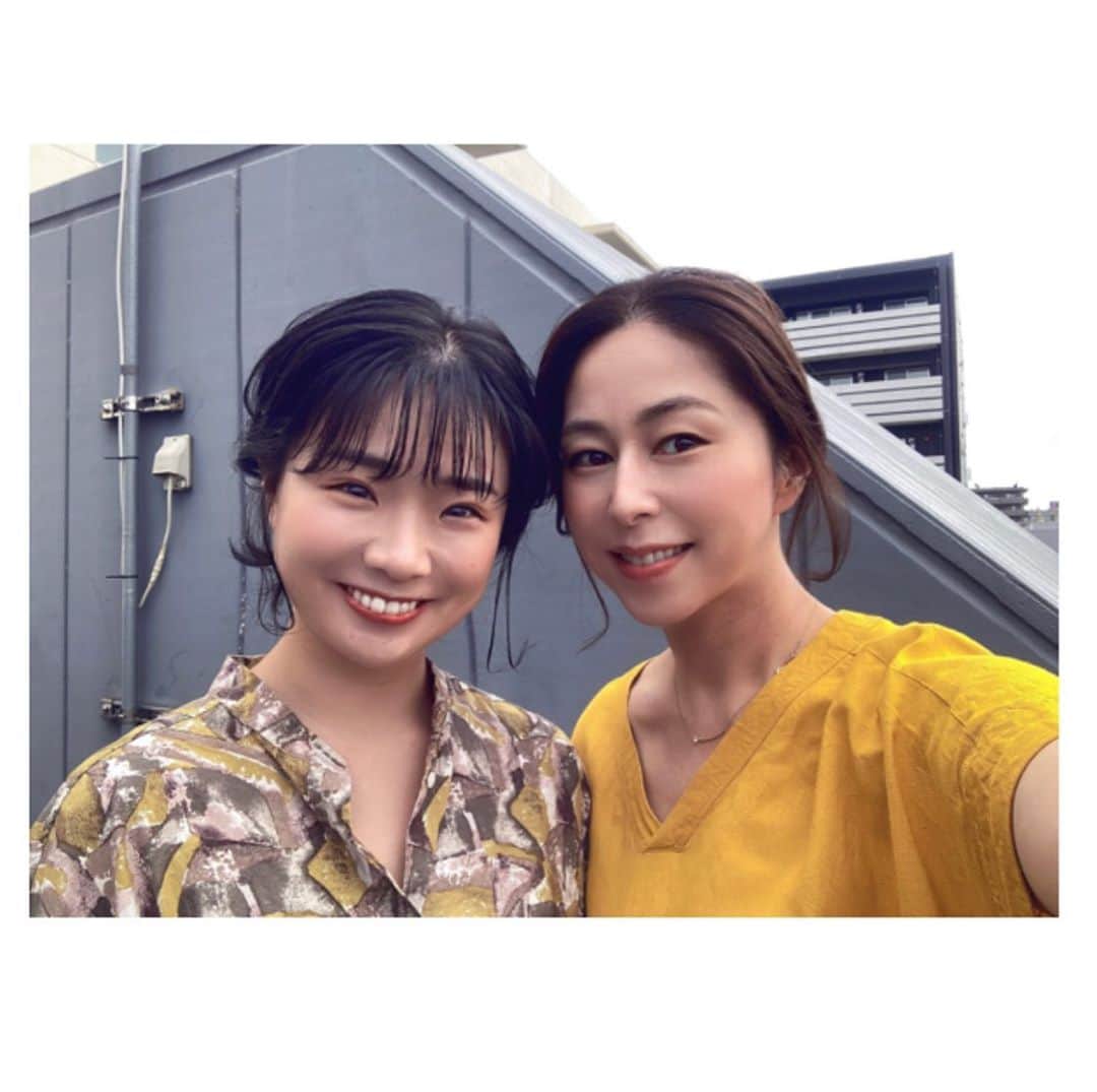 相馬有紀実のインスタグラム：「メリハリ顔前野さんとのっぺり顔相馬(°▽°)  この髪がピン2本だけでできてるなんて信じられない。 前髪うすめ？が最近の流行らしい。」