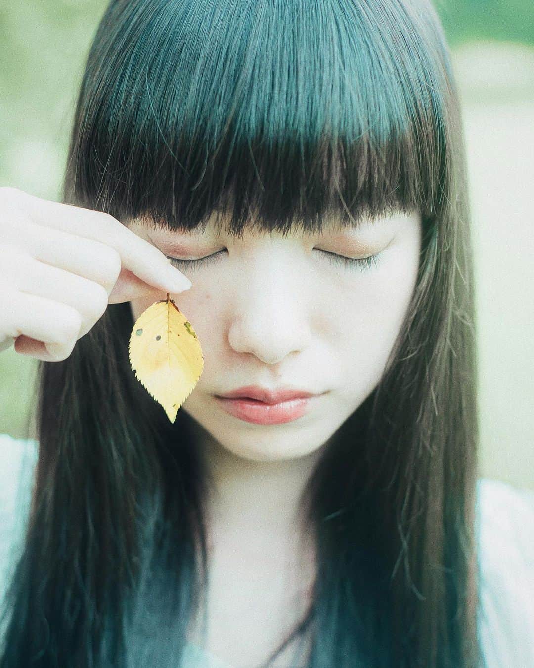 haru wagnusのインスタグラム：「９月も終わり。来るのは秋🍂 ㅤㅤㅤㅤㅤㅤㅤㅤㅤㅤㅤㅤㅤ ㅤㅤㅤㅤㅤㅤㅤㅤㅤㅤㅤㅤㅤ Tears and falls  ㅤㅤㅤㅤㅤㅤㅤㅤㅤㅤㅤㅤㅤ  ㅤㅤㅤㅤㅤㅤㅤㅤㅤㅤㅤㅤㅤ #allminimal #outofthephone #noicemag #kodizes #pixsoulmag #hurtlumb #ourmomentum #silverports #doneports」