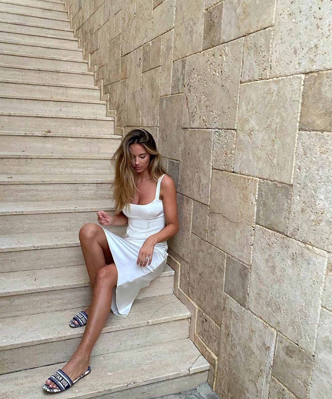 Mathilde Goehlerのインスタグラム：「Reklame/ tags The last bit of summer 2020 🤍」