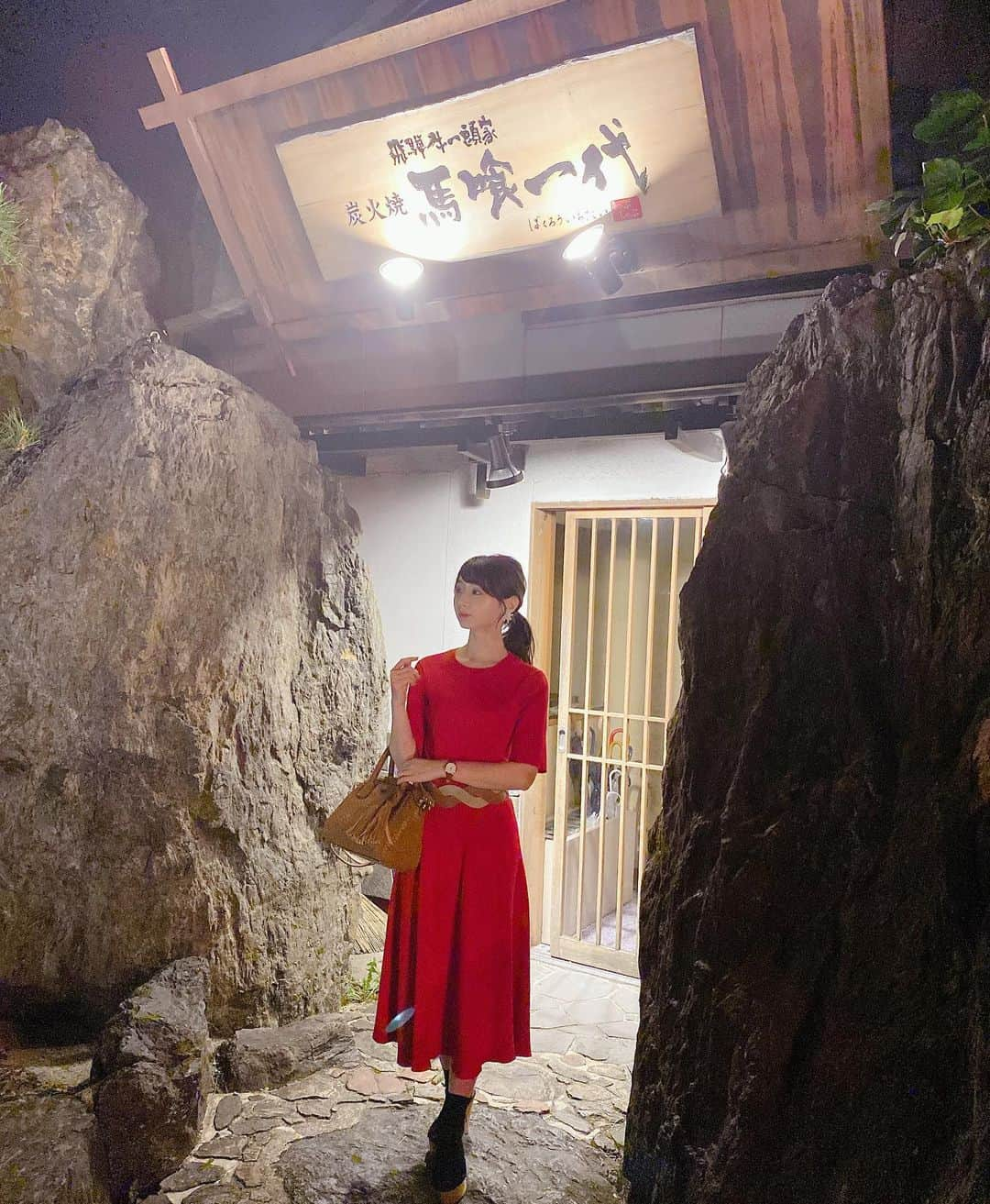 北川りなさんのインスタグラム写真 - (北川りなInstagram)「結婚式の打ち上げ♡  大好きな馬喰一代に連れてってもらいました😆  もう一気に秋になったから 時計も秋っぽいのにしたよ♪  @liakulea_japan   クーポンコード「ris21ix」で10%OFF  #ディナー#焼肉#飛騨牛#馬喰一代 #岐阜グルメ #デート #リアクレア#時計#腕時計#liakulea #ハワイ #ファッション#デートコーデ」9月30日 19時27分 - ri.s215.na