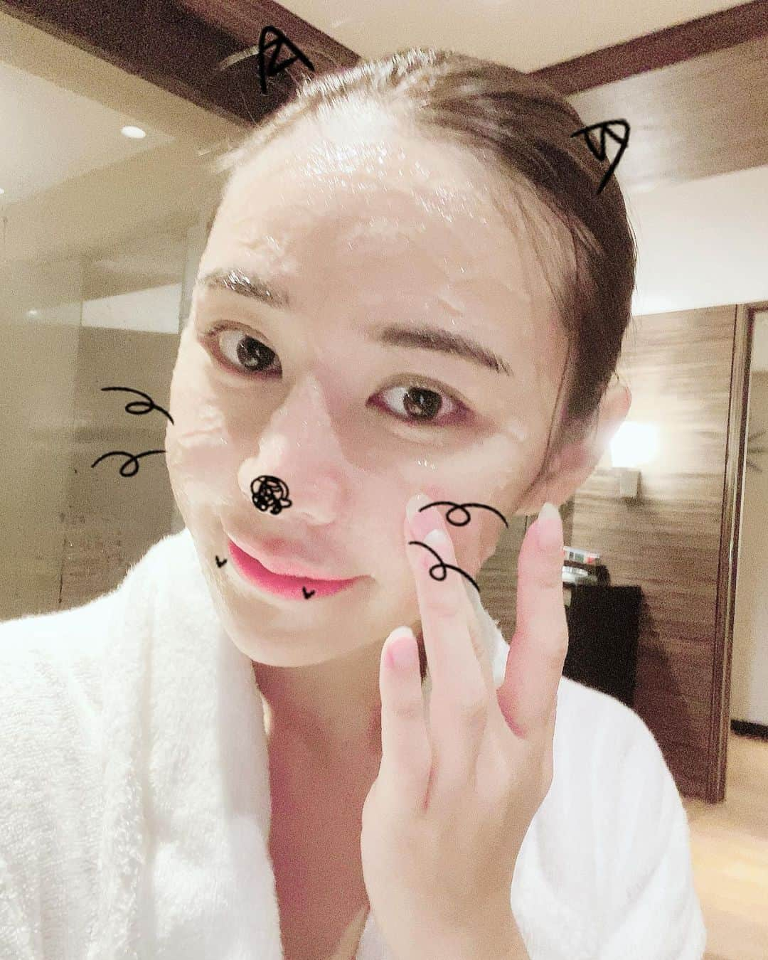 南美沙さんのインスタグラム写真 - (南美沙Instagram)「フェブリナ炭酸フェイスパック これで2個目✨. これ使うと翌朝のお化粧のノリと、透明感が違う✨. 初回は5回分キットからお試し出来るから、お友達にもススメやすい😊🙏✨✨. . . @favorina_official  #ナノアクア #favorina #フェヴリナ #炭酸ジェルパック #炭酸パック #パック #美容好きな人と繋がりたい #美容好きさんと繋がりたい #ad #美容 #美肌ケア #保湿 #美肌 #ツヤ肌」9月30日 19時30分 - miee.misa