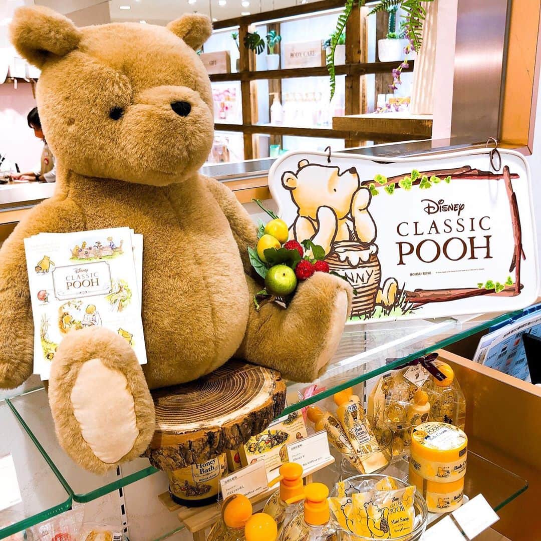 名古屋パルコさんのインスタグラム写真 - (名古屋パルコInstagram)「【西館B1F グッドモーニングソルテ】秋だけの数量限定発売！ホワイトローズ・シリーズをご紹介🎉﻿ ﻿ 甘くて可憐な香りに包まながら﻿ 秋冬の乾燥からお肌を守りましょう💪﻿ ﻿ つるんとすべすべ肌に！﻿ →ボディ スムーザーWR  350g ￥1500﻿ →ボディソープWR  300mL ￥1300﻿ ﻿ ふれたくなるやわらか肌に！﻿ →ボディミルクWR  200mL ￥1500﻿ ﻿ 透明感あふれる香り﻿ →オードトワレWR  15mL ￥1800﻿ ﻿ 🥳ホワイトローズの香りは﻿ 2020年9月18日（金）～11月30日（月）﻿ の数量＆期間限定発売！﻿ ﻿ ぜひお早めにお買い求めください！﻿ ﻿ ﻿ 名古屋パルコ西館B1F﻿ グッドモーニングソルテではほかにも﻿ ﻿ 🌬越冬シリーズの各種！﻿ 🐻クラシックなプーさんシリーズ各種！﻿ 🧖‍♀️アロマなボディウォッシュとバブルバスのセット﻿ ﻿ などなど、きっとお肌のお悩みに合うアイテムがきっと見つかります！﻿ ﻿ ﻿ ﻿ @houseofrose.jp ﻿ #goodmorningsalthe #グッドモーニングソルテ #houseofrose #ハウスオブローゼ #ohbaby #スキンケア #skincare #乾燥肌 #ボディケア #bodycare #越冬 #保湿 #ホワイトローズ #whiteroses #セルフケア #gift #ギフト #プーさん #winniethepooh #pooh #loveyourself #loveyourbody  #名古屋パルコ #名古屋PARCO #nagoyaparco #名古屋 #nagoya #栄 #矢場町」9月30日 19時32分 - parco_nagoya_official