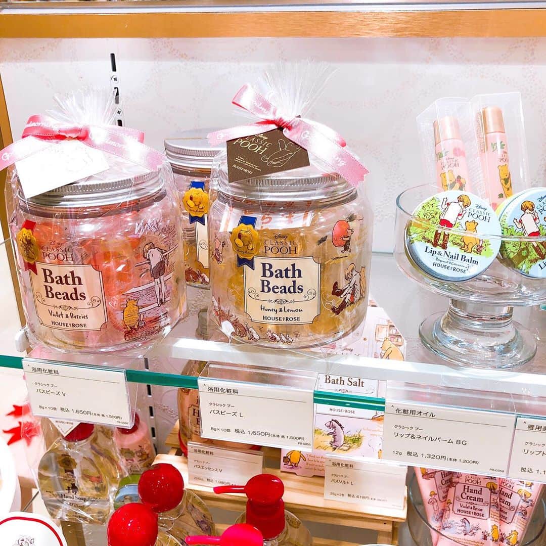 名古屋パルコさんのインスタグラム写真 - (名古屋パルコInstagram)「【西館B1F グッドモーニングソルテ】秋だけの数量限定発売！ホワイトローズ・シリーズをご紹介🎉﻿ ﻿ 甘くて可憐な香りに包まながら﻿ 秋冬の乾燥からお肌を守りましょう💪﻿ ﻿ つるんとすべすべ肌に！﻿ →ボディ スムーザーWR  350g ￥1500﻿ →ボディソープWR  300mL ￥1300﻿ ﻿ ふれたくなるやわらか肌に！﻿ →ボディミルクWR  200mL ￥1500﻿ ﻿ 透明感あふれる香り﻿ →オードトワレWR  15mL ￥1800﻿ ﻿ 🥳ホワイトローズの香りは﻿ 2020年9月18日（金）～11月30日（月）﻿ の数量＆期間限定発売！﻿ ﻿ ぜひお早めにお買い求めください！﻿ ﻿ ﻿ 名古屋パルコ西館B1F﻿ グッドモーニングソルテではほかにも﻿ ﻿ 🌬越冬シリーズの各種！﻿ 🐻クラシックなプーさんシリーズ各種！﻿ 🧖‍♀️アロマなボディウォッシュとバブルバスのセット﻿ ﻿ などなど、きっとお肌のお悩みに合うアイテムがきっと見つかります！﻿ ﻿ ﻿ ﻿ @houseofrose.jp ﻿ #goodmorningsalthe #グッドモーニングソルテ #houseofrose #ハウスオブローゼ #ohbaby #スキンケア #skincare #乾燥肌 #ボディケア #bodycare #越冬 #保湿 #ホワイトローズ #whiteroses #セルフケア #gift #ギフト #プーさん #winniethepooh #pooh #loveyourself #loveyourbody  #名古屋パルコ #名古屋PARCO #nagoyaparco #名古屋 #nagoya #栄 #矢場町」9月30日 19時32分 - parco_nagoya_official