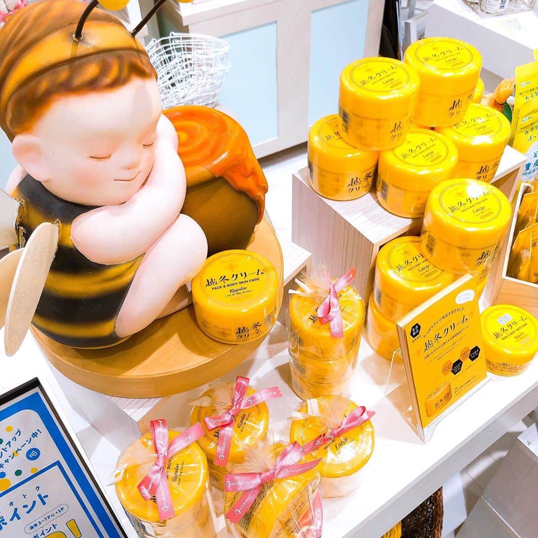 名古屋パルコさんのインスタグラム写真 - (名古屋パルコInstagram)「【西館B1F グッドモーニングソルテ】秋だけの数量限定発売！ホワイトローズ・シリーズをご紹介🎉﻿ ﻿ 甘くて可憐な香りに包まながら﻿ 秋冬の乾燥からお肌を守りましょう💪﻿ ﻿ つるんとすべすべ肌に！﻿ →ボディ スムーザーWR  350g ￥1500﻿ →ボディソープWR  300mL ￥1300﻿ ﻿ ふれたくなるやわらか肌に！﻿ →ボディミルクWR  200mL ￥1500﻿ ﻿ 透明感あふれる香り﻿ →オードトワレWR  15mL ￥1800﻿ ﻿ 🥳ホワイトローズの香りは﻿ 2020年9月18日（金）～11月30日（月）﻿ の数量＆期間限定発売！﻿ ﻿ ぜひお早めにお買い求めください！﻿ ﻿ ﻿ 名古屋パルコ西館B1F﻿ グッドモーニングソルテではほかにも﻿ ﻿ 🌬越冬シリーズの各種！﻿ 🐻クラシックなプーさんシリーズ各種！﻿ 🧖‍♀️アロマなボディウォッシュとバブルバスのセット﻿ ﻿ などなど、きっとお肌のお悩みに合うアイテムがきっと見つかります！﻿ ﻿ ﻿ ﻿ @houseofrose.jp ﻿ #goodmorningsalthe #グッドモーニングソルテ #houseofrose #ハウスオブローゼ #ohbaby #スキンケア #skincare #乾燥肌 #ボディケア #bodycare #越冬 #保湿 #ホワイトローズ #whiteroses #セルフケア #gift #ギフト #プーさん #winniethepooh #pooh #loveyourself #loveyourbody  #名古屋パルコ #名古屋PARCO #nagoyaparco #名古屋 #nagoya #栄 #矢場町」9月30日 19時32分 - parco_nagoya_official