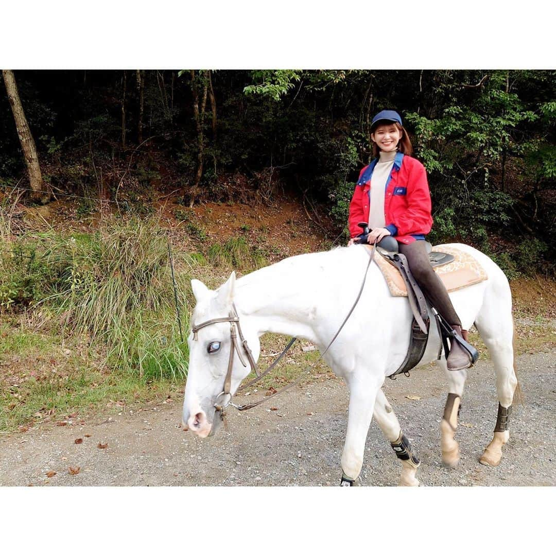 田尻夏樹（なつきんぐ）さんのインスタグラム写真 - (田尻夏樹（なつきんぐ）Instagram)「乗馬初体験🐴 . . 一人で馬に乗ったのは初めてだったし 草原を抜けて山を登ったのも初めてで すっごく楽しかった！！！✨✨✨ . . . 次は走れるようになりたいな😌✨ . . . #動画はYouTubeにupした #プロフィールリンクから飛んでみてください #ゆるゆるチューブだけども😂 #まさかの山道で○○○しちゃったのもそのまま載せちゃったんだけど、、、 #あれは大丈夫だったのかな？😂💦」9月30日 19時45分 - tajiri_natsuki