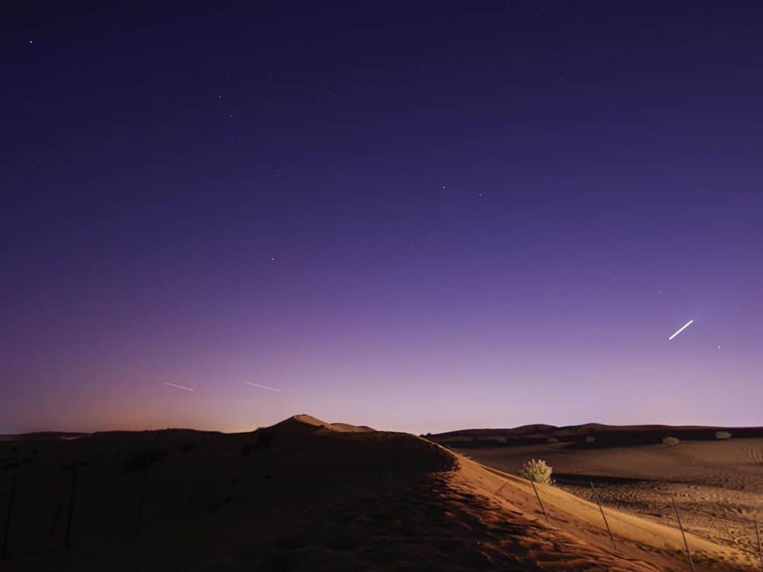 田島知華さんのインスタグラム写真 - (田島知華Instagram)「【UAE🇦🇪Abu Dhabi】The desert empowers my heart. I miss the desert in Abu Dhabi. 音のない静寂な砂漠の夜。 都会の喧騒から離れ、寝転がってなにも考えずぼーっと星空を眺めていられる。 砂漠は心の元気をチャージできる大事な場所。 （だから早く行きたい…！砂漠チャージが足りない！） Copyright © TAJIHARU  PENTAX K-1 MarkⅡ  HD PENTAX-D FA 15-30mmF2.8ED SDM WR HD PENTAX-D FA 28-105mmF3.5-5.6ED DC WR _ #たじはるトリップ #TAJIHARU_uae #アラブ首長国連邦 #アブダビ #ドバイ #中東 #unitedarabemirates #uae #abudhabi #dubai #qasralsarab #anantaraqasralsarab #anantara #visitabudhabi #visitdubai #wonderful_places #beautifuldestinations #beautifulplace #earthpix #discoverglobe #discoverearth」9月30日 19時37分 - haruka_tajima