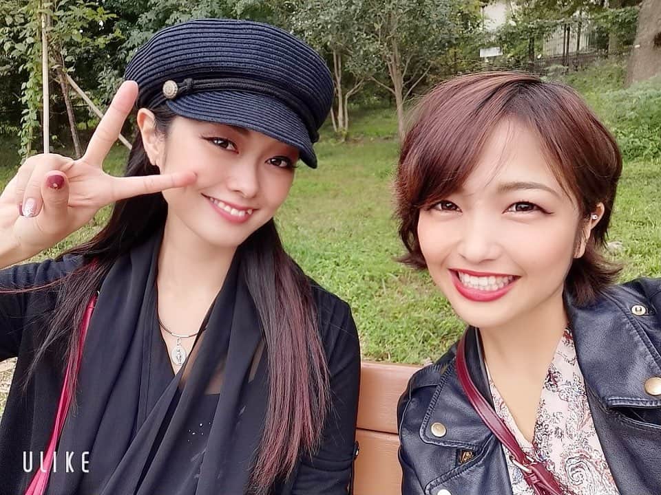 のインスタグラム：「まなてぃと 西荻ぶらぶら🌞 . . ずっと行きたかったラーメン🍜 @menson.rage 食べて、 善福寺公園に行ったよ〜🌸✨ . . 西荻で人気のラーメン屋さんでいつも並んでる🍜✨ ラーメン食べるのも久しぶりすぎたけど、食べた後の胃もたれ感が無くてとっても美味しかった✨ 鳥チャーシューがめちゃうまでした🌸✨ . . まなてぃが一眼レフカメラを最近買ったみたいなので、 写真たくさん撮ってくれたよ🍀✨ ありがとうー😊❤️ . . #西荻ぶらり #写真 #photo #まったりLIFE #ぶらり旅 #善福寺　#麺尊Rage #ラーメン #smile #happy #lunch #japan #friend」