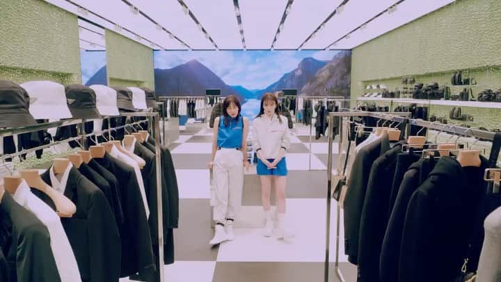 水川あさみのインスタグラム：「PRADA AMBASSADOR @ellejapan Video:TSUYOSHI HASEGAWA Styling:MIHO OKABE  Hair&Makeup:TAMAE OKANO」
