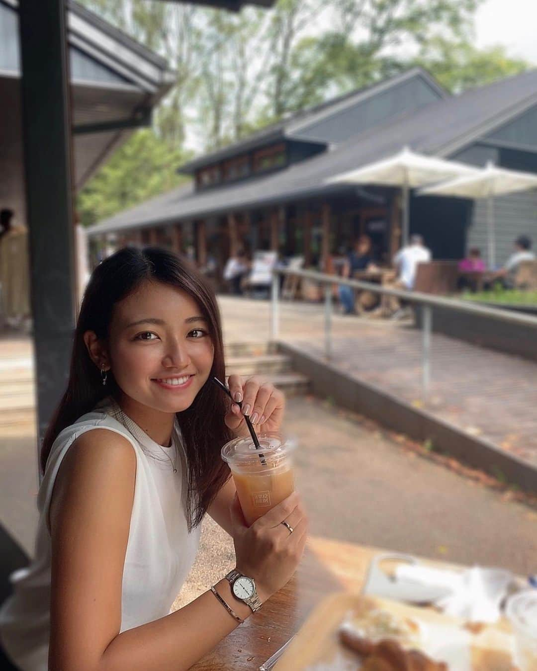 MINAMIさんのインスタグラム写真 - (MINAMIInstagram)「軽井沢の #ハルニレテラス🌿 滝とか公園とか緑がいっぱいあって素敵でした😌❤️ 可愛いワンちゃんもたくさんいた🐶💕  時計とブレスレット、指輪はダニエルウェリントンの新作⌚️💓 夏秋のコーデを格上げしてくれるダニエルウェリントンの新作のジュエリー💎 お出かけの時は必ず着けます😌❤️ プレゼントとかにも良いかも😆 クーポンコードはストーリーにあります✨  ＠danielwellington #ダニエルウェリントン #BeTheOneToGoForIt #ゴルフ#ゴルフ女子 #ゴルフ男子 #golf #golfing #golfer #골프 #골프여자 #高尔夫  #instagolf #ゴルフ好きな人繋がりたい」9月30日 20時00分 - minamii_golf