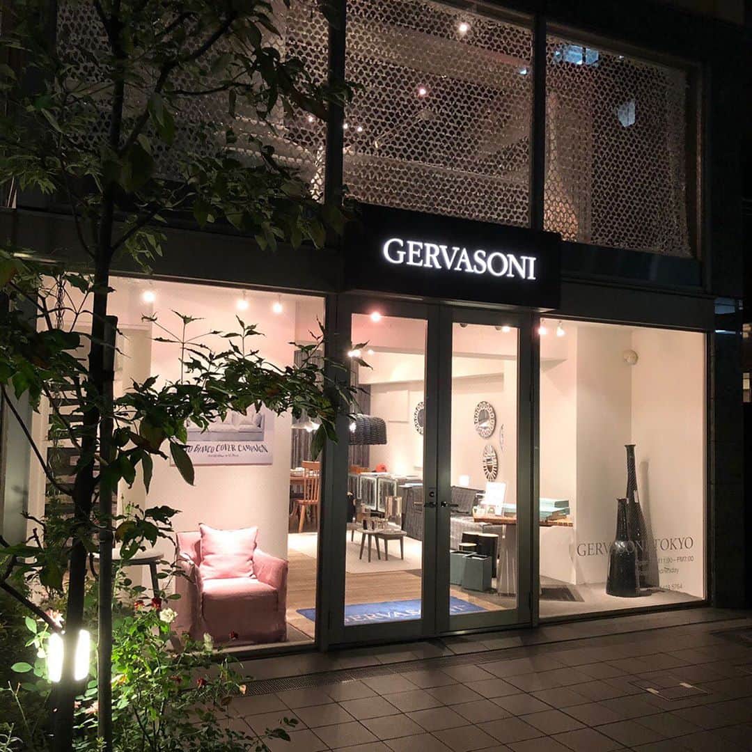 GERVASONI JAPAN / ジェルバゾーニ ジャパンのインスタグラム：「【GERVASONI TOKYO 閉店のご案内】  いつもご覧いただきありがとうございます。  GERVASONI TOKYO STOREは、本日をもって閉店いたしました。  平成25年7月オープンより、多くのお客様にご愛顧いただきましたことを、スタッフ一同、心より御礼申し上げます。  誠にありがとうございました。  尚、GERVASONI TOKYO STOREは営業終了となりますが、GERVASONI社製品の取り扱い、販売は継続させて頂きますので、10月1日以降は下記までご連絡頂ければと存じます。  今後ともどうぞよろしくお願い致します。 ・ ・ ・ 【お問い合わせ先】 南陽オモビト株式会社 / GERVASONI TOKYO 〒107-0062 東京都港区南青山4-18-16 フォレストヒルズWESTWING B1 TEL：03-5413-3274 FAX：03-5413-3267 MAIL：info@gervasoni.jp」