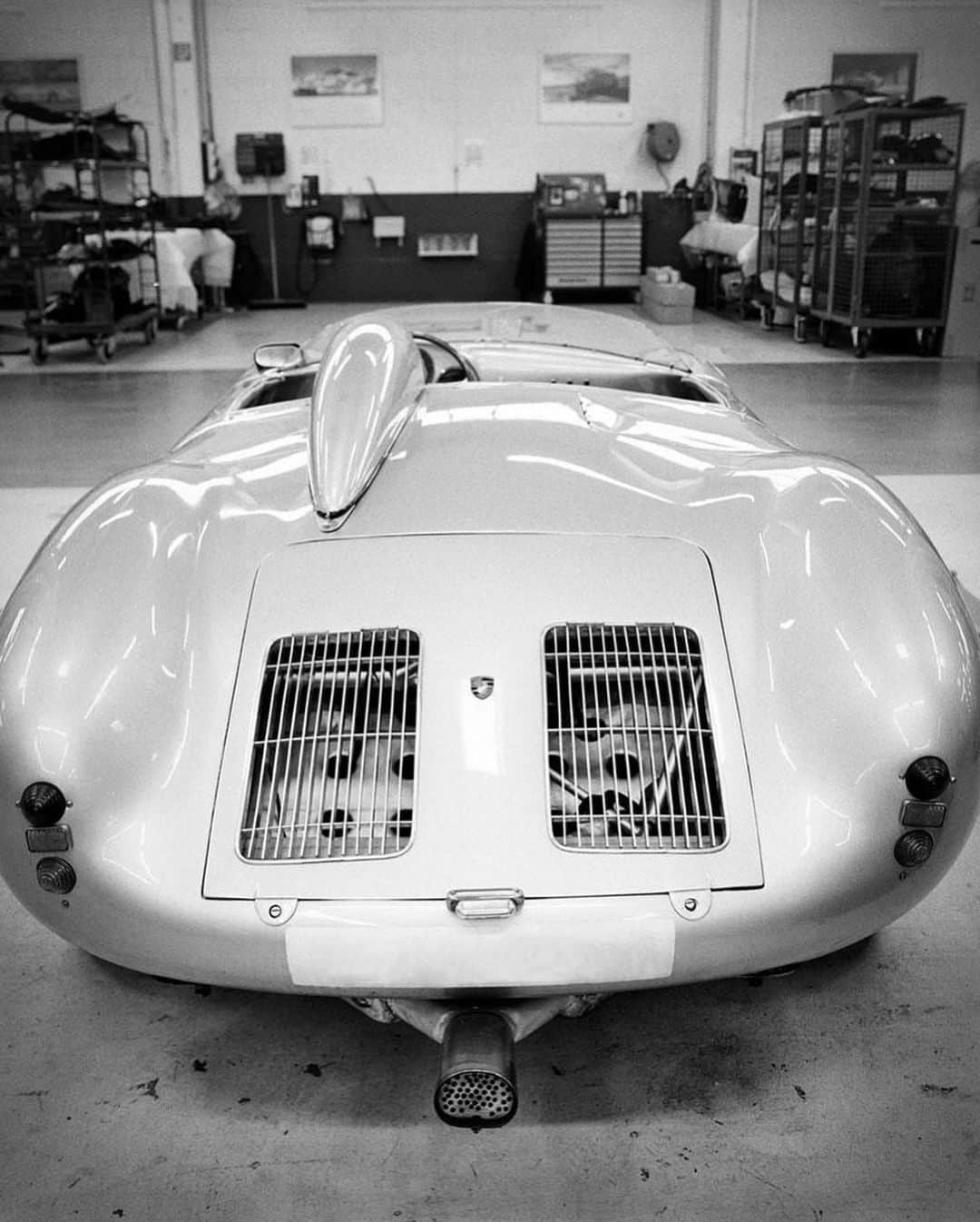 Porscheさんのインスタグラム写真 - (PorscheInstagram)「When analogue met analogue.   Photographer Johannes Huwe brought his 356 A to Porsche Classic Factory Restoration for a routine service, while he captured the precision and dedication of the team’s craft to keeping classic Porsche running flawlessly.  Find out more - link in bio.   (📸 @JohannesHuwe)」9月30日 20時07分 - porsche