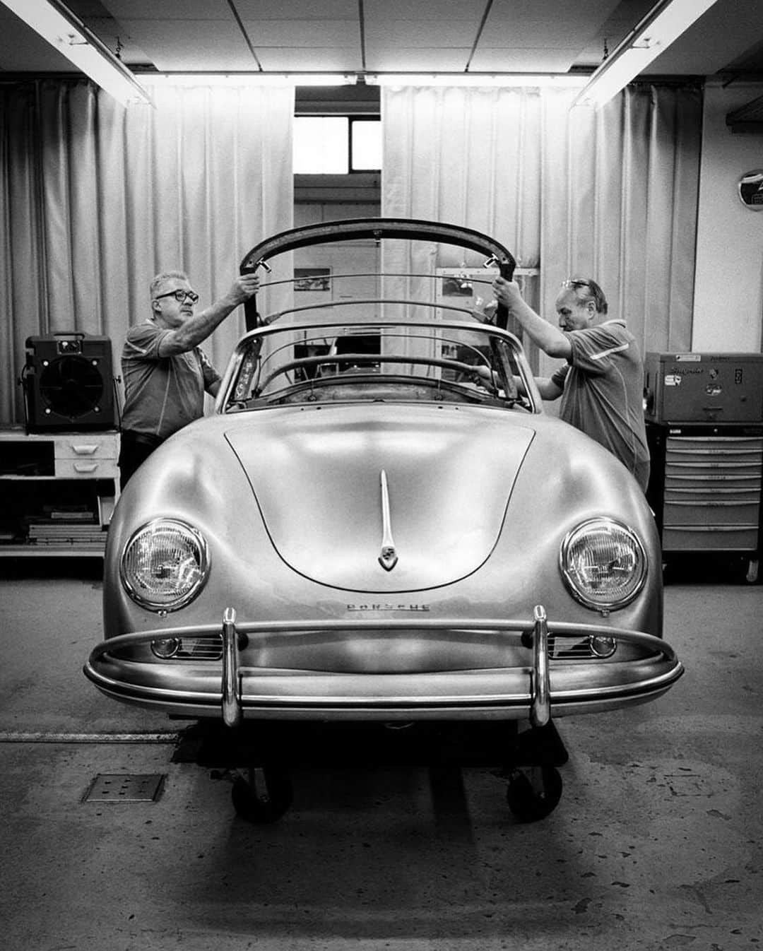 Porscheさんのインスタグラム写真 - (PorscheInstagram)「When analogue met analogue.   Photographer Johannes Huwe brought his 356 A to Porsche Classic Factory Restoration for a routine service, while he captured the precision and dedication of the team’s craft to keeping classic Porsche running flawlessly.  Find out more - link in bio.   (📸 @JohannesHuwe)」9月30日 20時07分 - porsche