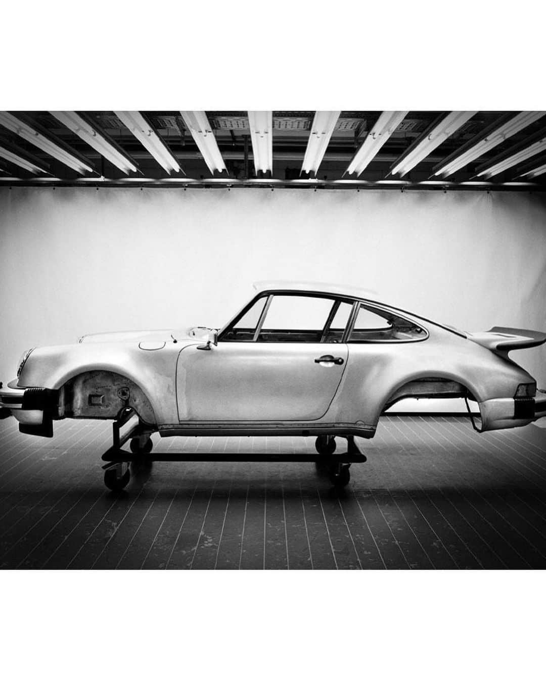 Porscheさんのインスタグラム写真 - (PorscheInstagram)「When analogue met analogue.   Photographer Johannes Huwe brought his 356 A to Porsche Classic Factory Restoration for a routine service, while he captured the precision and dedication of the team’s craft to keeping classic Porsche running flawlessly.  Find out more - link in bio.   (📸 @JohannesHuwe)」9月30日 20時07分 - porsche