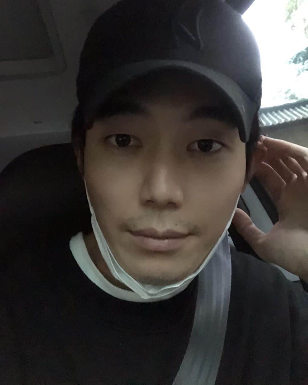 リュ・ギョンスのインスタグラム：「모두 즐겁고 안전한 한가위 되세요. 🌕」