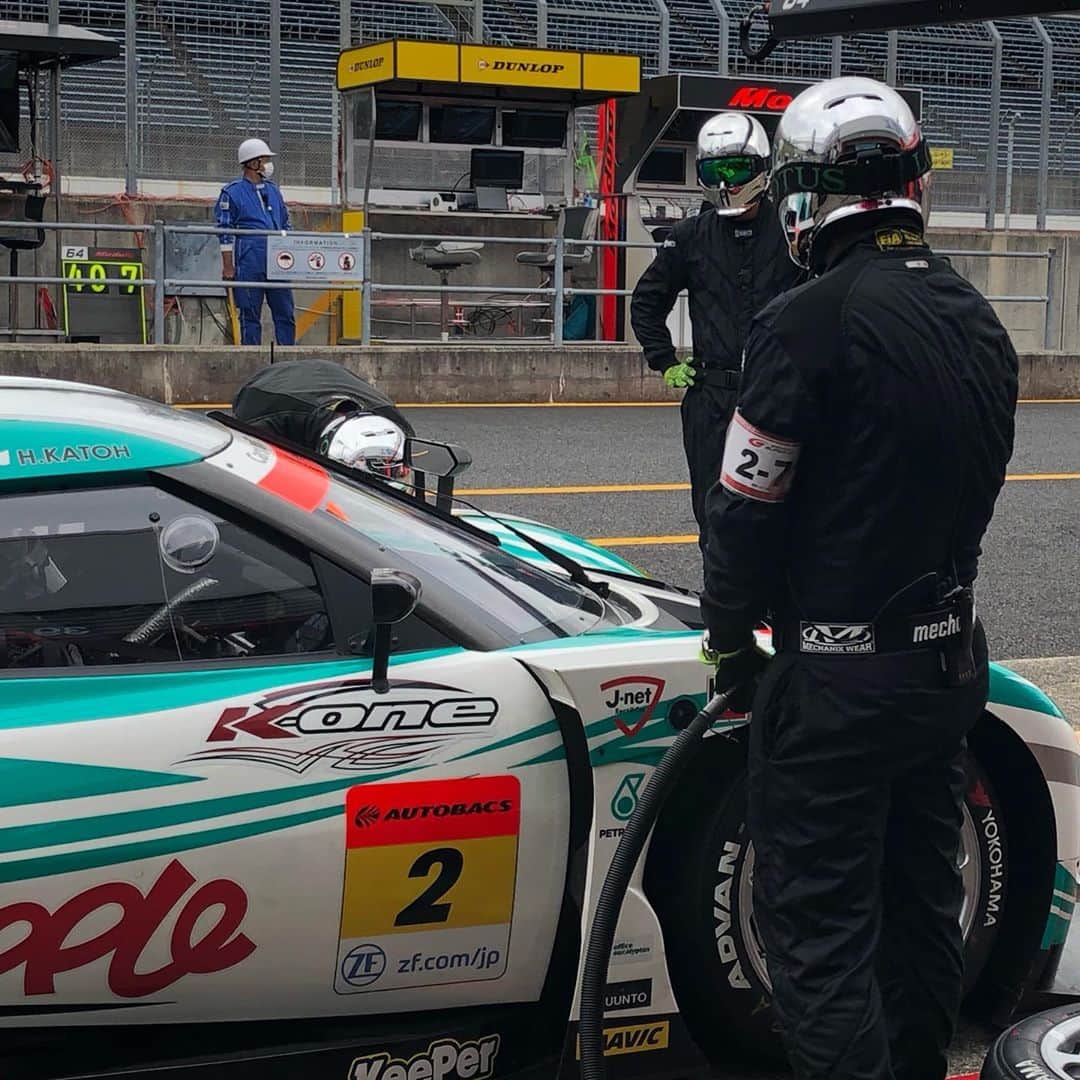 有馬綾香さんのインスタグラム写真 - (有馬綾香Instagram)「さーーーて！！！！ 今週末は！！  superGT rd.5 富士スピードウェイ🏎  今回ももちろん LCI公式アカウント @lotusjapan_lci  からインスタライブ配信するよー！！！！🤗  ドライバーやRQはもちろん、 あんな人こんな人も出てくれるはず💕  チームの誰が出てくるか、何をするのか！ 毎回はちゃめちゃインスタライブなので今回もお楽しみに💕  何をして欲しいとかのリクエストとかがあれば是非コメント下さい📝 まだ内容検討中なので採用される確率高し🧐！  写真は2号車のほのぼのしつつ真剣なチーム感をぺたり😂💕  誰がどんな事をしてくれるのかなー🤗わくわく。  スケジュールはこちら💁‍♀️🗓  10/3(土)予選 ①: 11:15〜 ②: 16:00〜  10/4(日)決勝 ①10:00〜 ②16:00〜  ※レーススケジュールが変更になった場合、時間の変更が生じる場合がございます」9月30日 20時28分 - ayakaarima