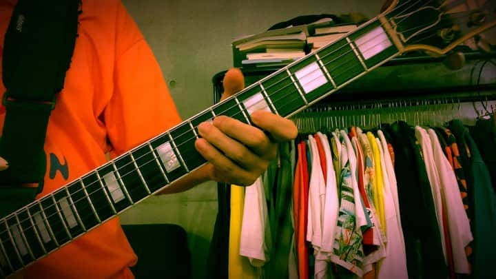 小野武正のインスタグラム：「Jump Around / Alaska Jam﻿ ﻿ まあこの曲はライブでやる時1番のバイヴス曲であること間違いないでしょう!!!﻿ 本当は心言さんと一緒に上裸になって三点倒立したいのですが...﻿ ﻿ #わしつなぎ﻿ #alaskajam﻿ #もしかしてAJつなぎ一周した??﻿ #実はKTつなぎさり気なく一周してる疑惑が、、、」