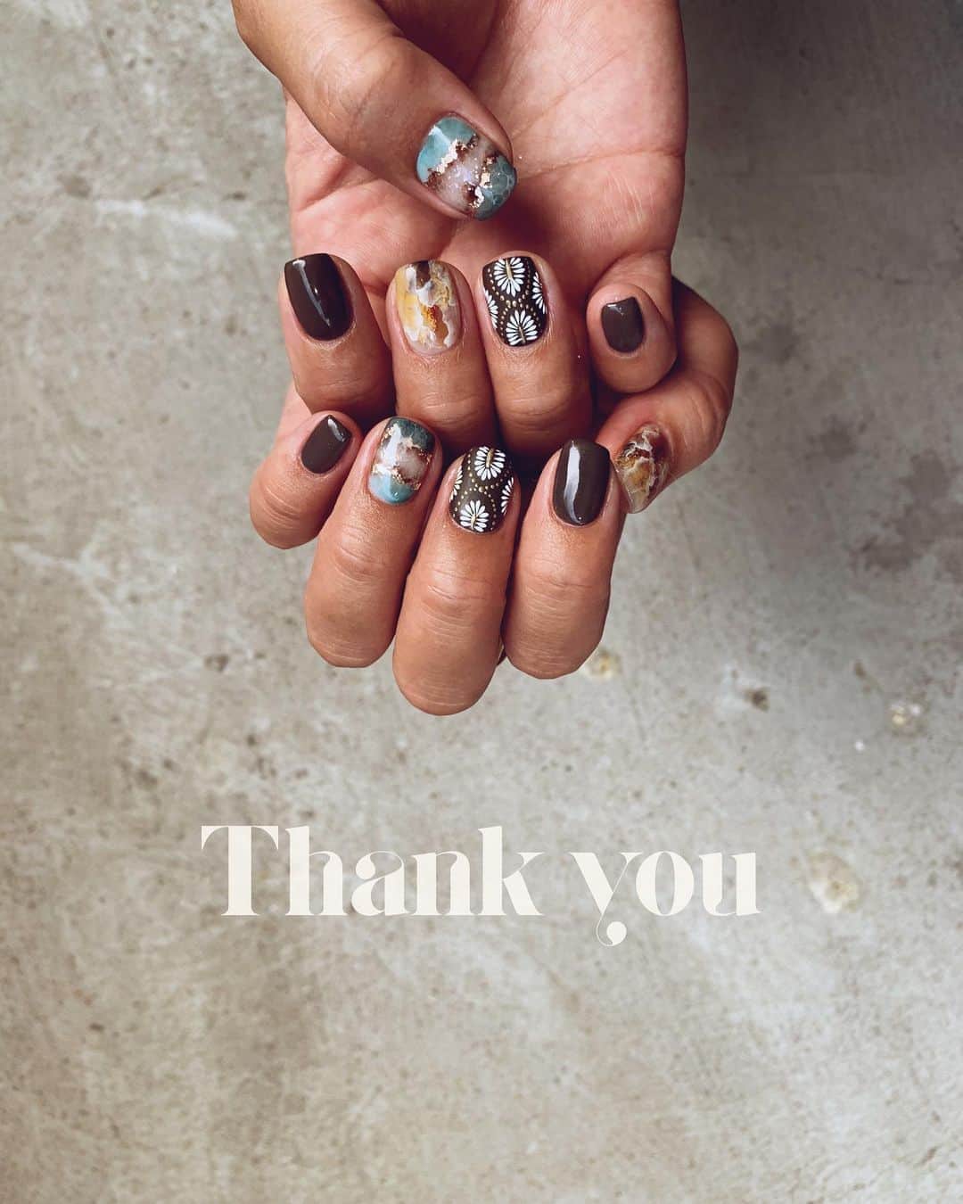 RUBYのインスタグラム：「今日でお別れしちゃうお気に入りネイル💅🏽💕  参考デザインは @mia_colorsnail 😘  Hand Art by @fanfan_colorsnail @colorsnail.official 💖💕  Foot Art by @chiko_colorsnail 🧡  #Nail #nailart #nailartist  #ネイル #ネイルアート #美容」
