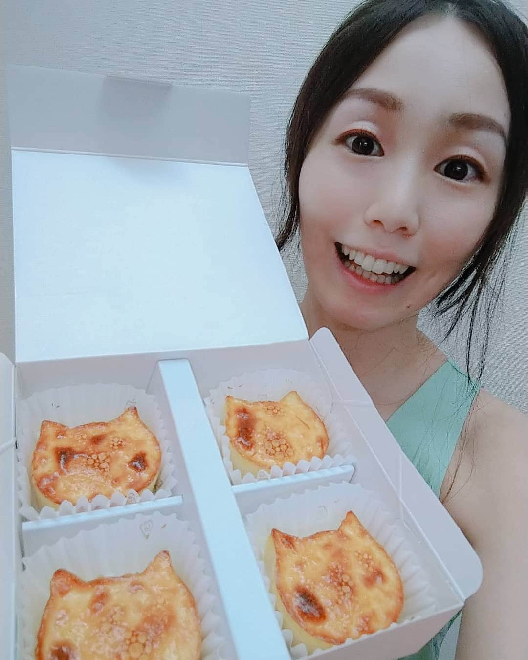 悠木あやねさんのインスタグラム写真 - (悠木あやねInstagram)「ずーっと食べたかった、にゃんチーをげっと(๑´ڡ`๑)  #東京ねこねこ #東京ねこねこ銀座店 #にゃんチー #チーズケーキ #美味しい😋 #おいしい  #チーズケーキ大好き  #悠木あやね #AyaneYuki #YukiAyane #カプセルエージェンシー #capsuleagency #AV女優 #セクシー女優 #アダルト女優 #女優 #pornstar #model #nudemodel #beauty #sexymodelsgirls #asiangirls #asiandoll #asianbeauty #asiansexy #japanesegirl #japanesegirls」9月30日 20時36分 - yukiayane0926