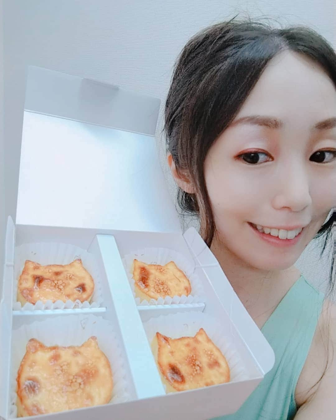 悠木あやねさんのインスタグラム写真 - (悠木あやねInstagram)「ずーっと食べたかった、にゃんチーをげっと(๑´ڡ`๑)  #東京ねこねこ #東京ねこねこ銀座店 #にゃんチー #チーズケーキ #美味しい😋 #おいしい  #チーズケーキ大好き  #悠木あやね #AyaneYuki #YukiAyane #カプセルエージェンシー #capsuleagency #AV女優 #セクシー女優 #アダルト女優 #女優 #pornstar #model #nudemodel #beauty #sexymodelsgirls #asiangirls #asiandoll #asianbeauty #asiansexy #japanesegirl #japanesegirls」9月30日 20時36分 - yukiayane0926