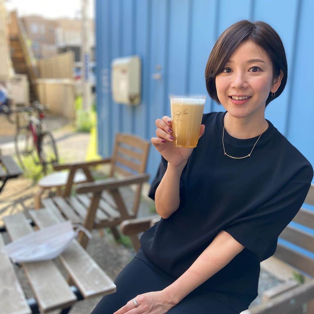 八木ひとみさんのインスタグラム写真 - (八木ひとみInstagram)「着るものに迷う季節になってきましたね😳 今月も色んなお洋服着て楽しいお仕事でした😌  パンツなんだよ！と  アピールしようとしたけど…  四股踏んでるように見える🙄  #JETRO #世界は今 #globaleye」9月30日 20時46分 - yagi_hitomi_0801