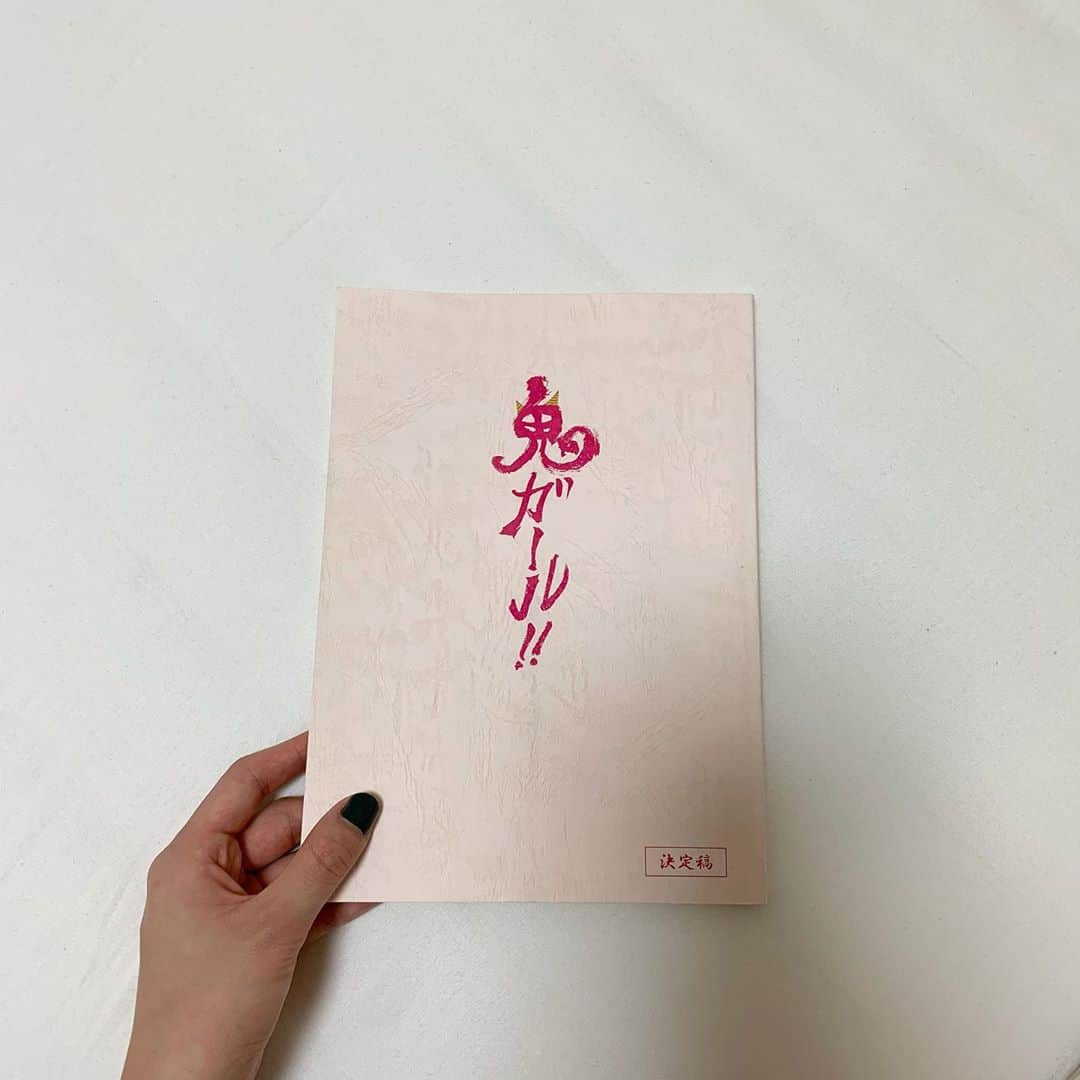 志田彩良のインスタグラム：「📢 本日、情報解禁されました。 映画「鬼ガール」に出演させて頂きます。 鬼瓦家の母、鬼瓦ひとみ役です。 まさかのお母さん役に自分でもびっくりでしたが 面白い監督と共演者の皆さんとの愉快な現場でした👹 10月16日より全国順次公開です。よろしくお願い致します。」
