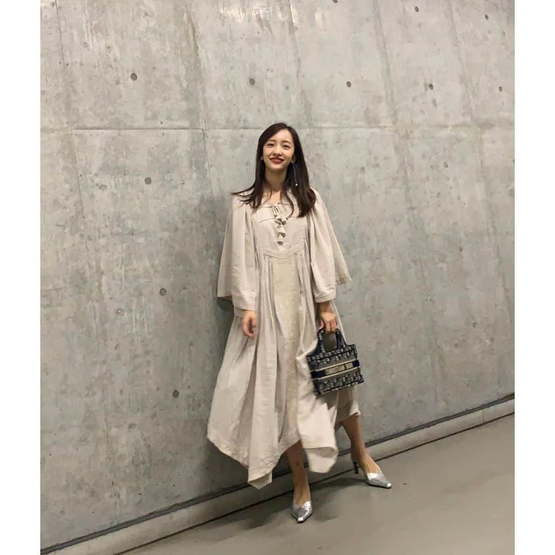 板野友美さんのインスタグラム写真 - (板野友美Instagram)「👗👠 #dress  @velnica_japan  #bag @dior  #mule @amerivintage  #ootd #fashion  #友Style」9月30日 20時49分 - tomo.i_0703