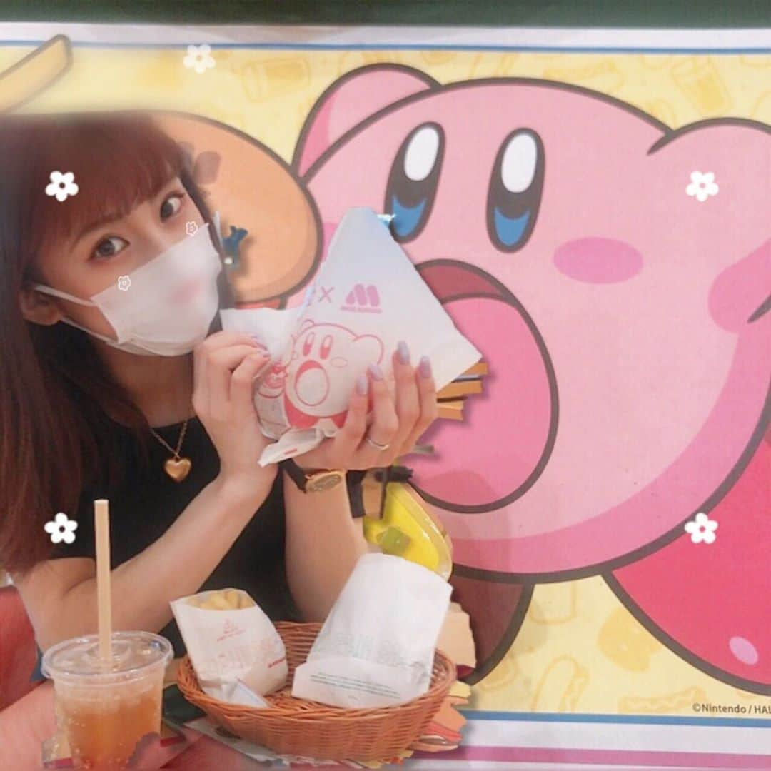 桜花りなさんのインスタグラム写真 - (桜花りなInstagram)「＊Ϟໂ‧͡‧̫ໃ  モスバーガー🍔×カービィ💗 コラボしてたから食べに行った!! 可愛いおもちゃも付いてた〜 満足♡♡ ・ ・ #カービィ　#モスバーガー #コラボ商品 #美味しかった #デート　#母と　#楽しかった」9月30日 21時04分 - xxyuricornxx