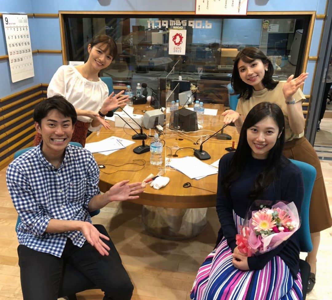 辻沙穂里のインスタグラム：「. 先日のばんぱく宣言で ＂21世紀少年団、退団＂となりました💐 ありがとうございました。 10月からは、新人アナウンサーの 川地アナと山崎アナが団員に加わります☺︎☺︎ #MBSラジオ#ばんぱく宣言」