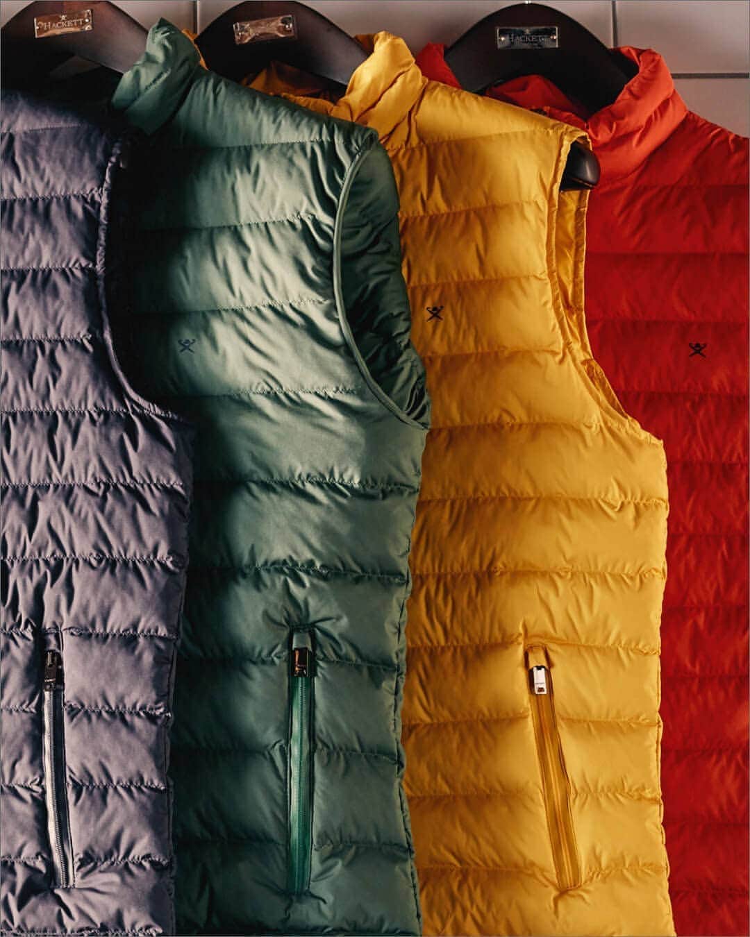 ハケットのインスタグラム：「New styles, new fits, new layers. Shop our brand new pop colour gilets and stand out this autumn – in the best possible way. #STAYHackett」