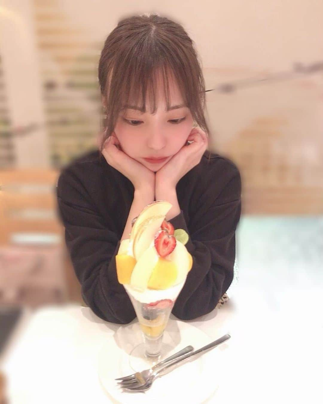 都美さんのインスタグラム写真 - (都美Instagram)「#秋パフェ  #パフェ好き #瀬戸ジャイアンツ 🍇 #パフェすたぐらむ #梨 #柿 #栗 #マスカット #ナガノパープル #果実園」9月30日 20時59分 - tomi_pkmj